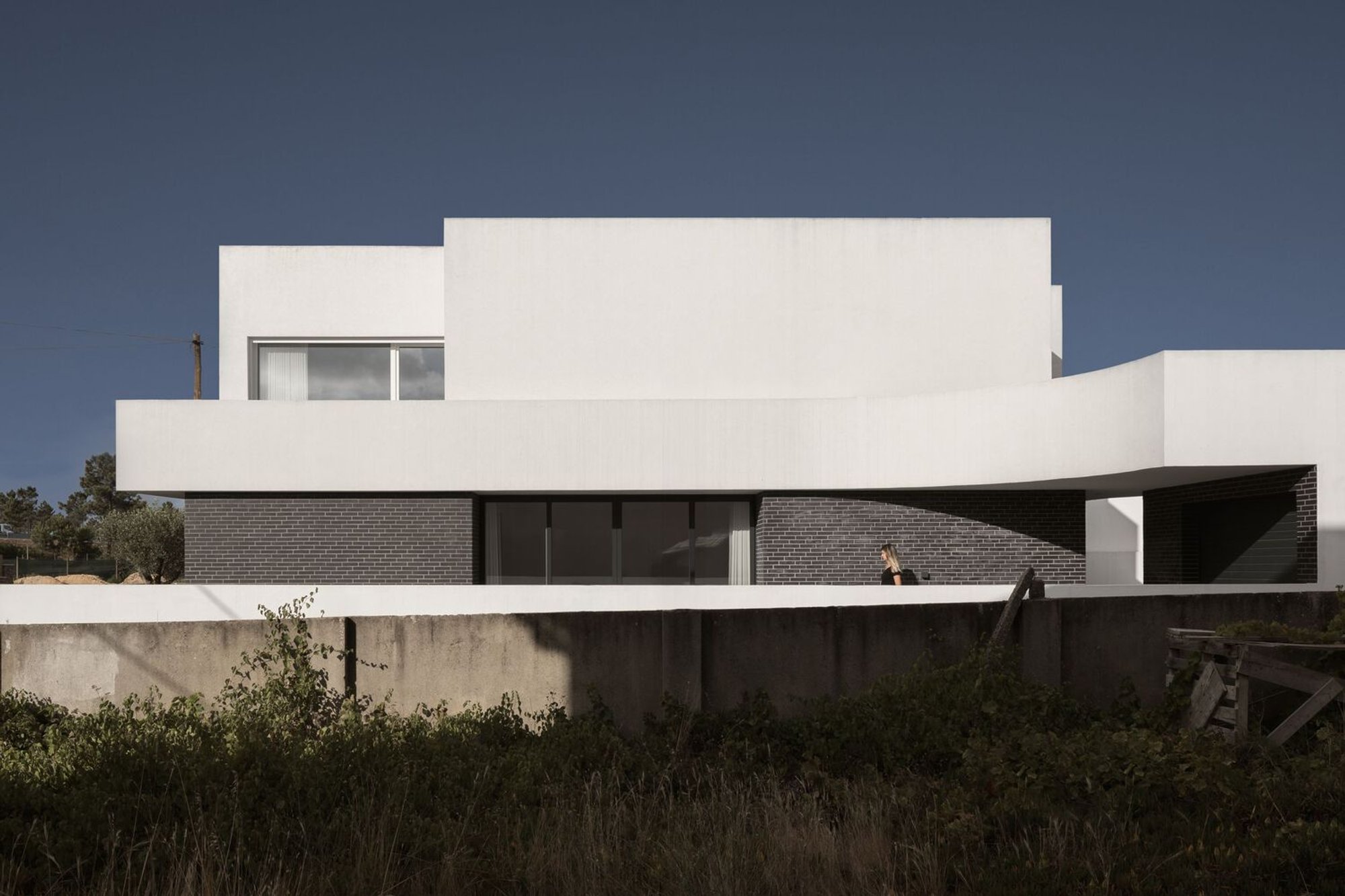 Contemporary House Design in Portugal: House Pinhal Conde da Cunha by Estúdio AMATAM