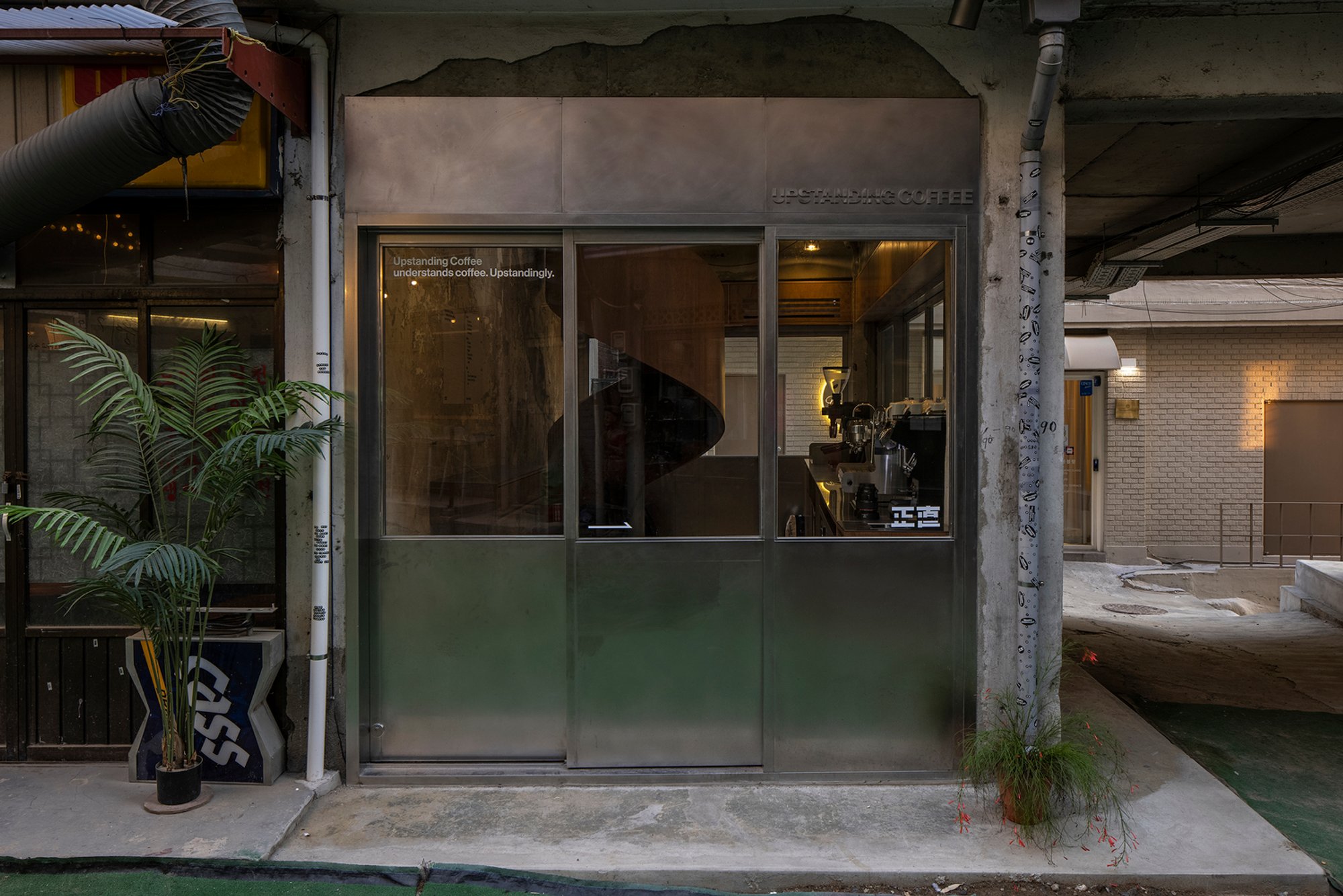 Upstanding Coffee by T-FP – Blending Heritage and Contemporary Design in Seoul