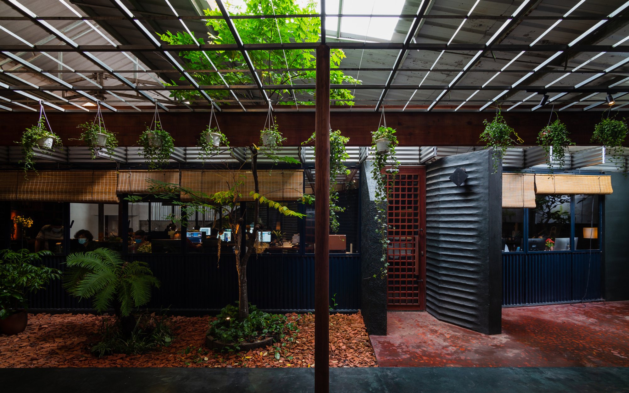 Green Office Renovation in Vietnam: Atelier tho.A Transforms a Shrimp Facility into a Verdant Workspace