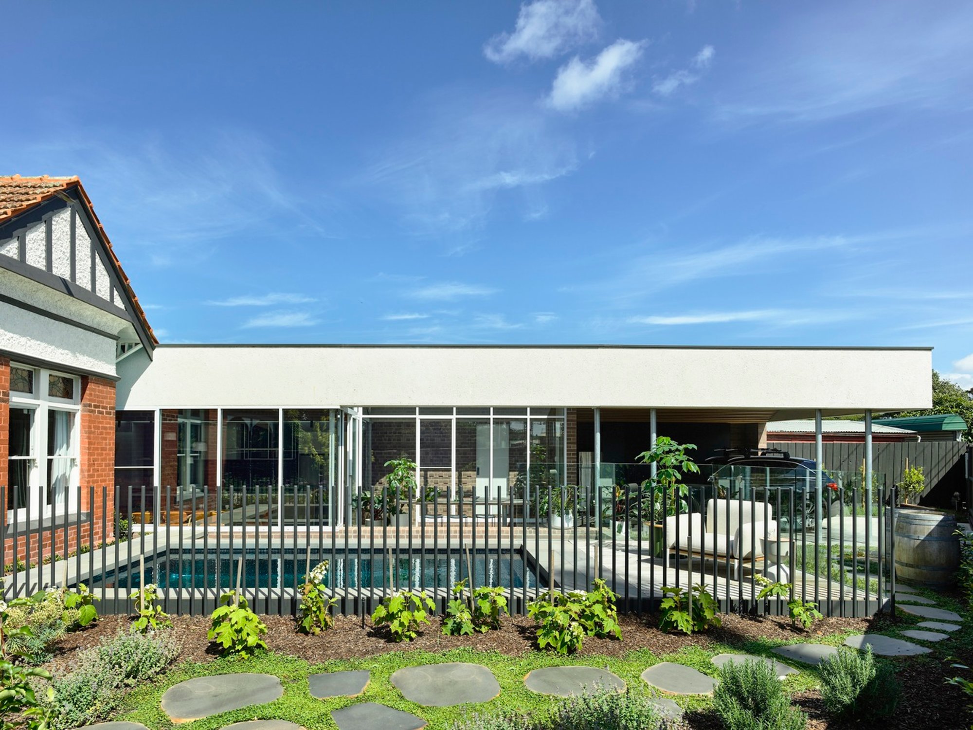 Carpenter’s Square House by Albert Mo Architects: A Subtle Synthesis of Edwardian Heritage and Modern Minimalism