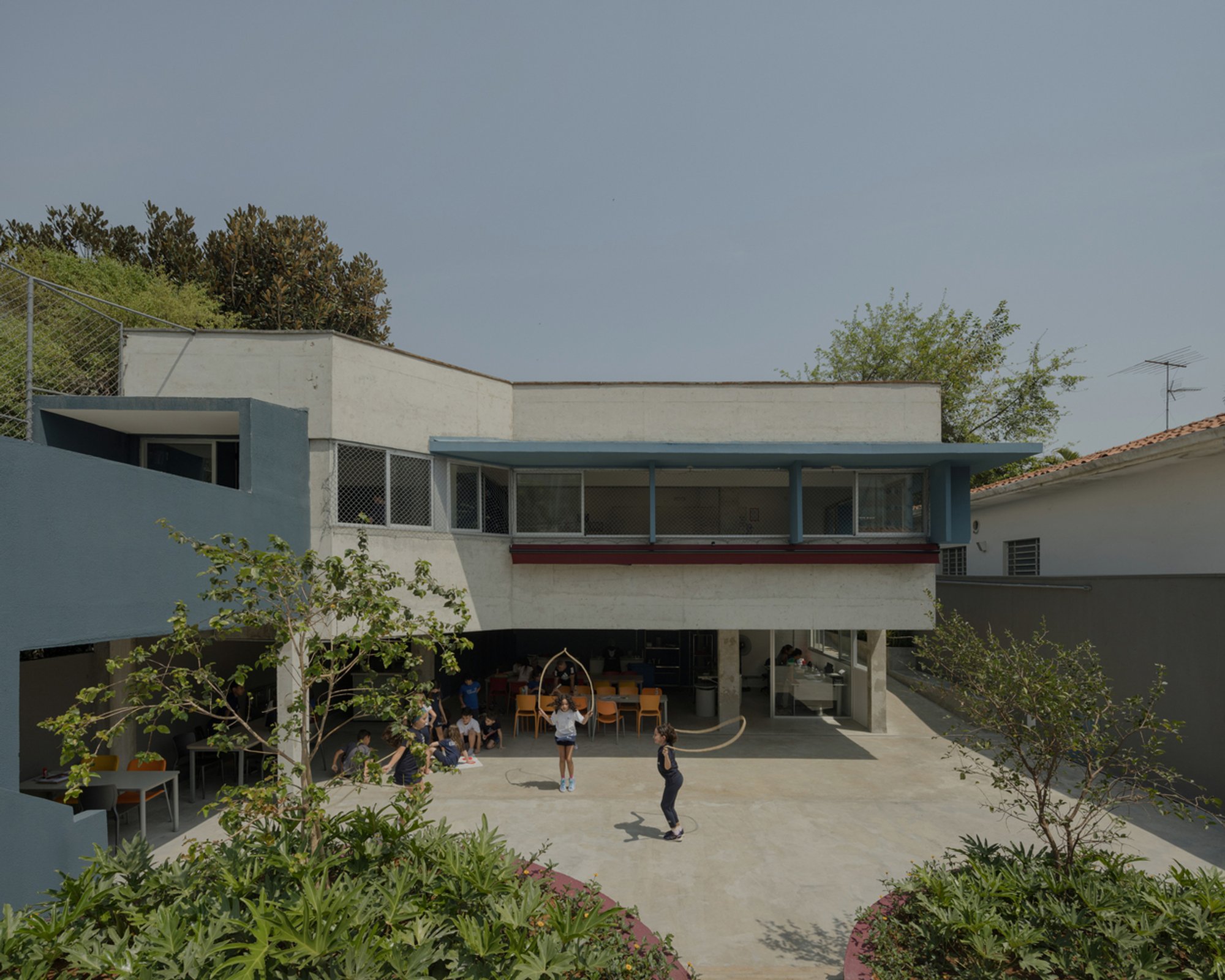 São Sabas College Architecture by Guido Otero – A Residential Conversion into a Dynamic Educational Space