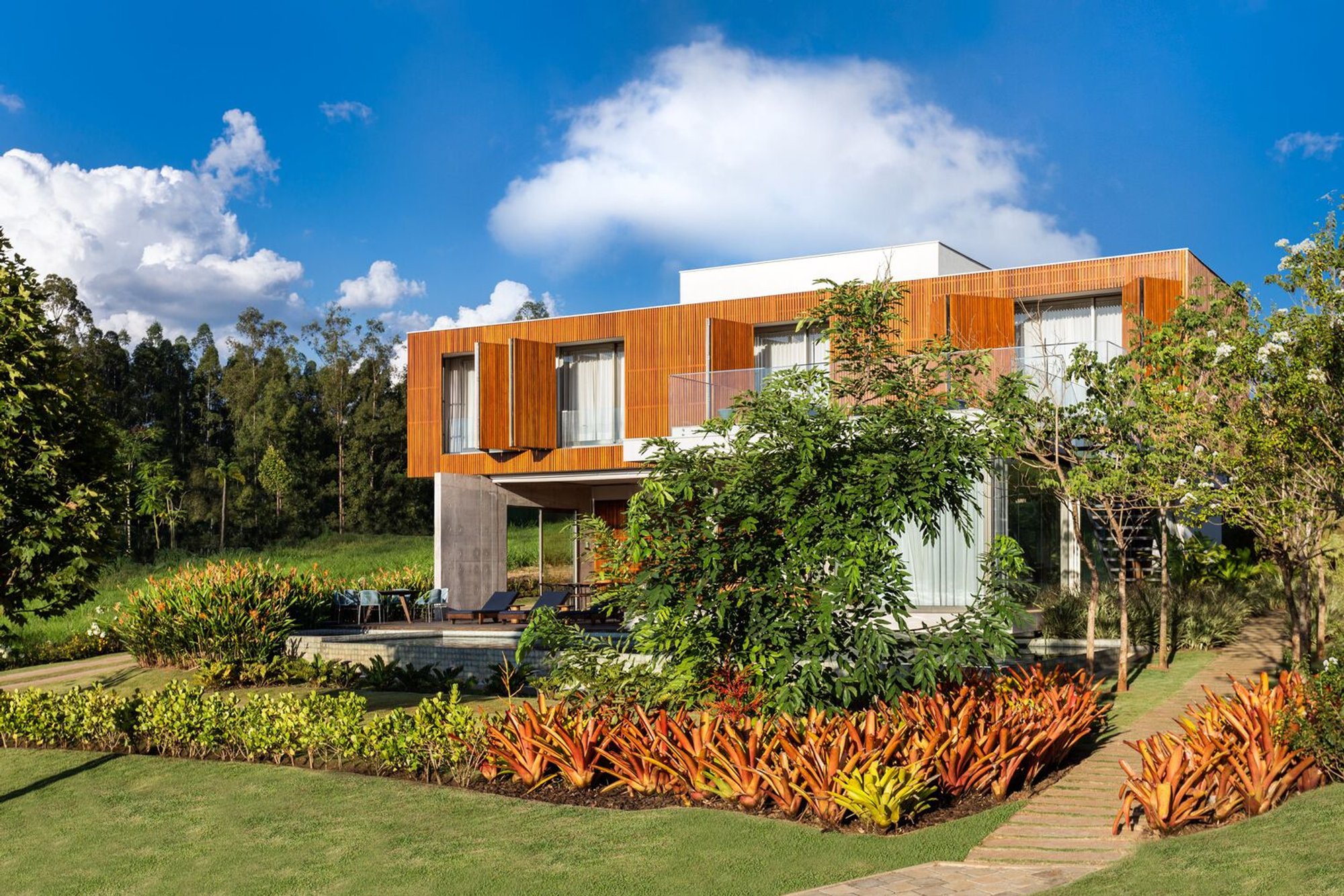 House São Pedro FGMF: A Modern Brazilian Home Blending Architecture with Nature