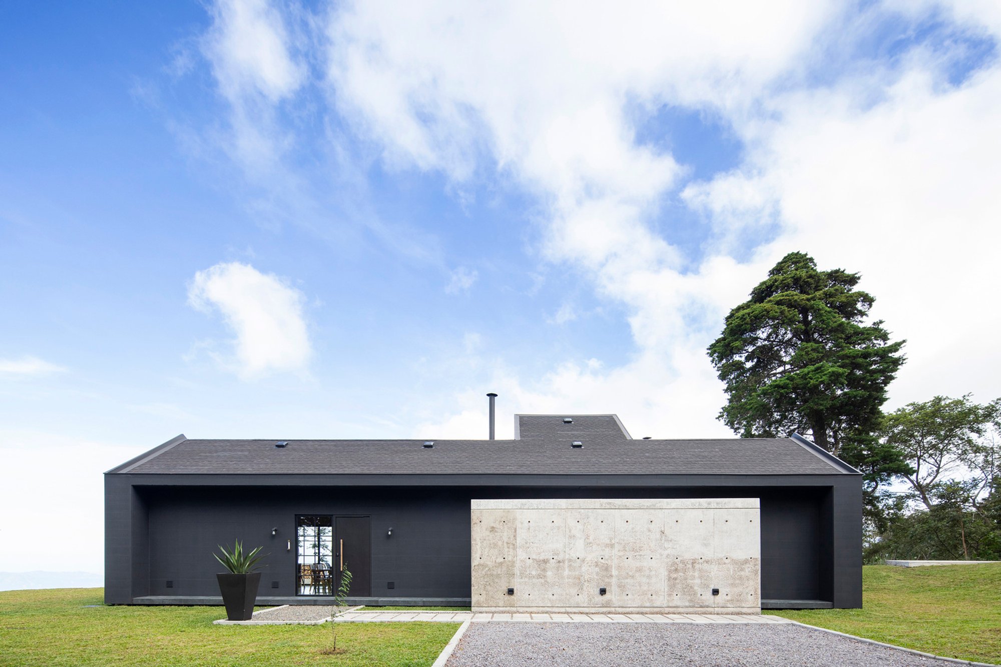 Heavenly Highlands: A Sustainable Jungle Retreat by Casalvolone Arquitectura