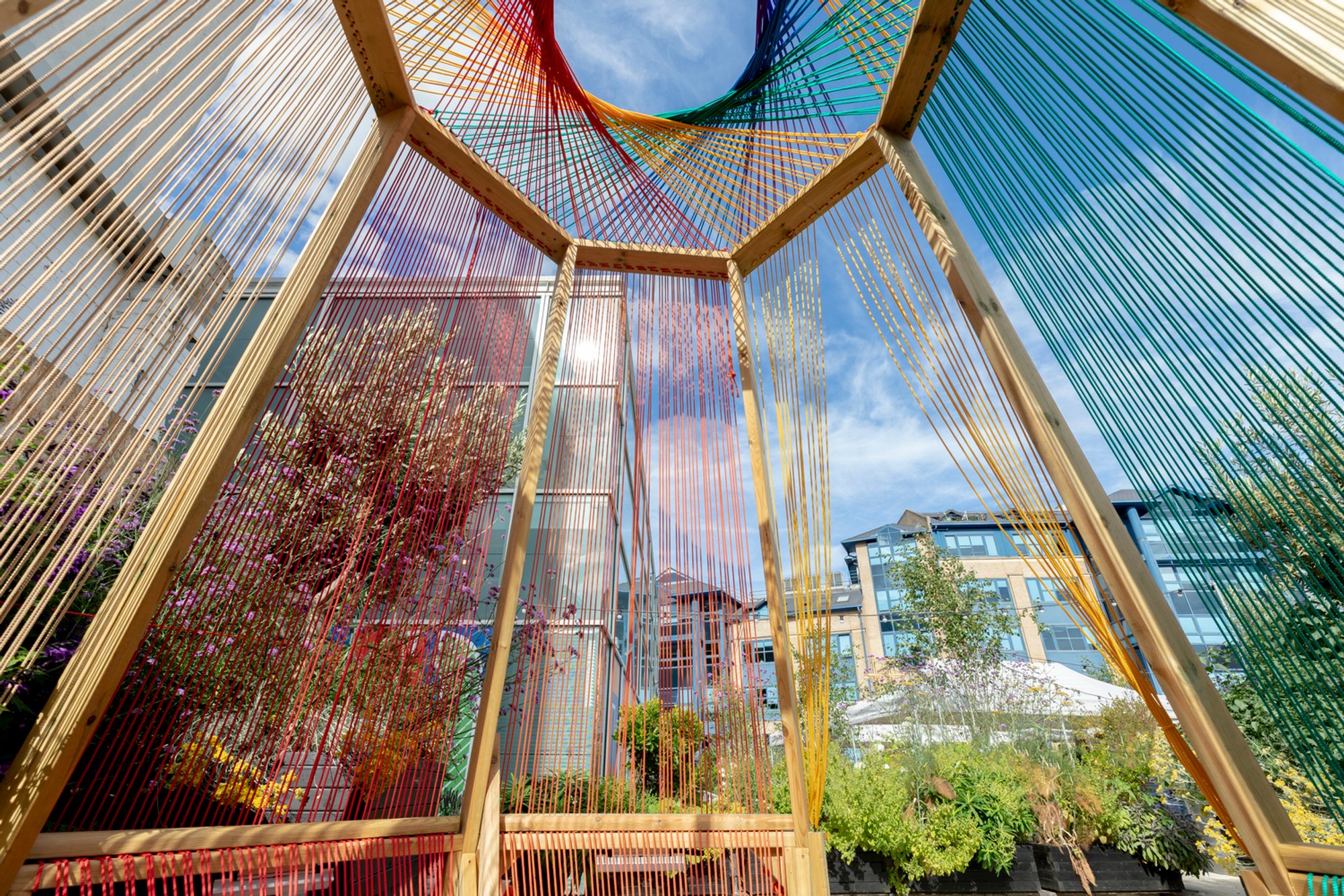 In Pride of Idleness Pavilion by Foster + Partners: A Celebration of Rest, Pride, and Circular Design