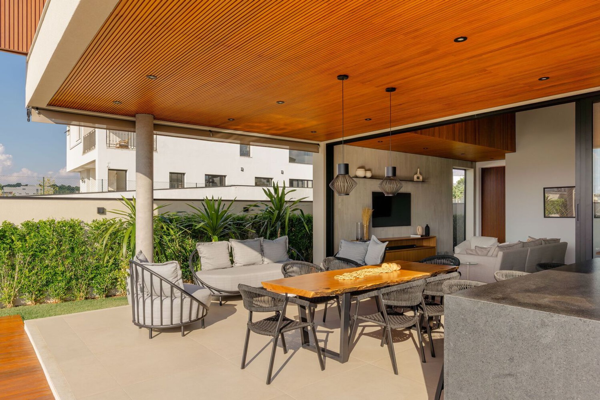 AL House: A Contemporary Approach to Modern Brazilian House Design with Indoor-Outdoor Integration