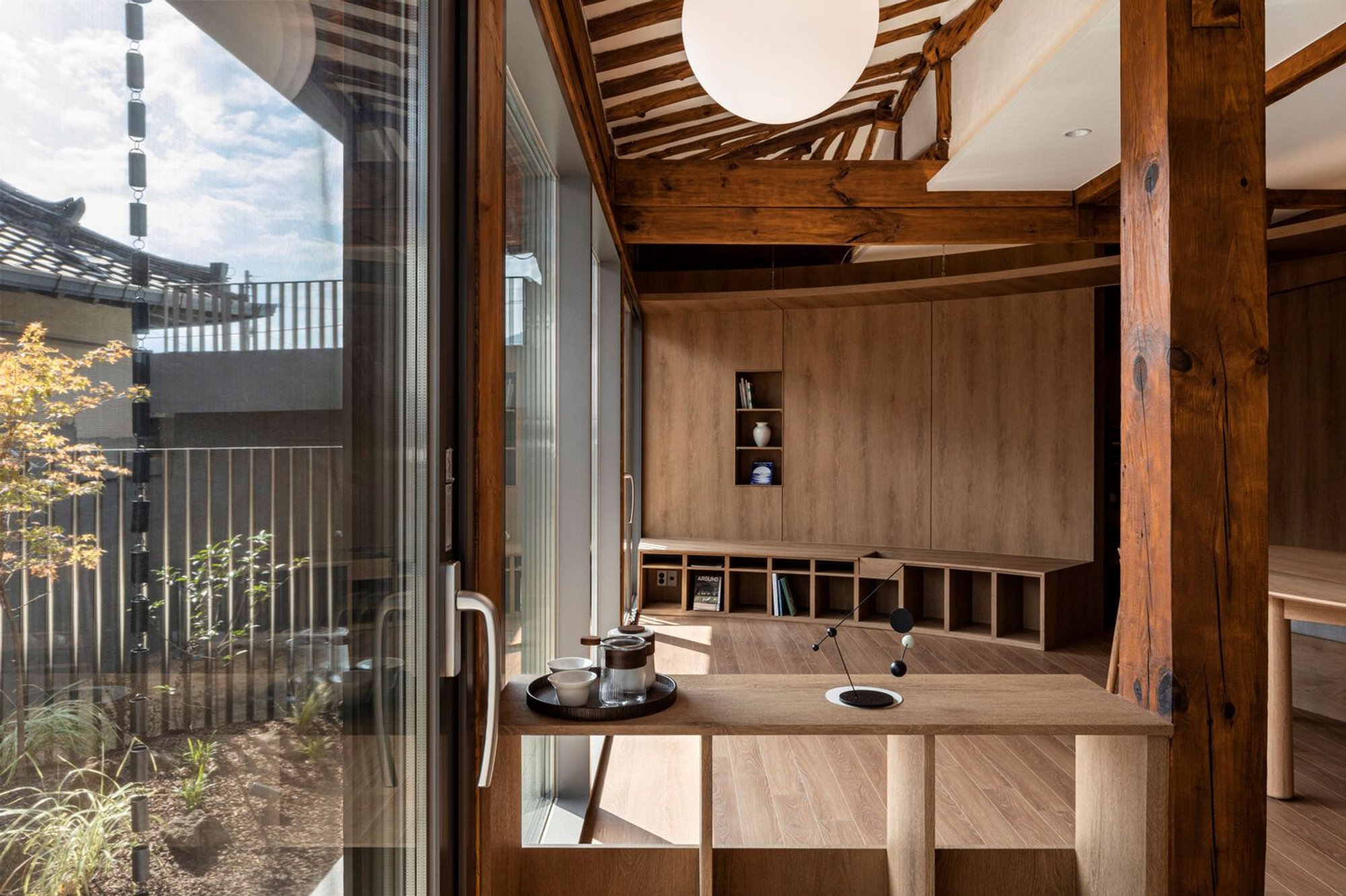 Boundary Residence: A Contemporary Traditional Hanok Renovation by CMM Architects