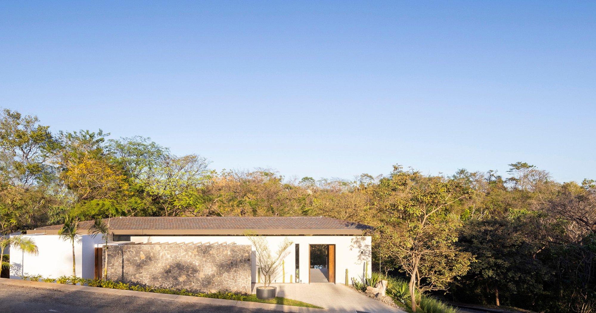 AD I 28 House by KMA: A Harmonious Fusion of Architecture, Nature, and the Costa Rican Lifestyle