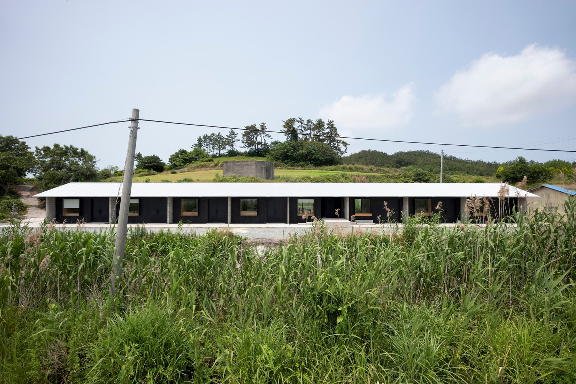 Sumui House by TCA: Reviving a Dormitory into a Poetic Artist’s Residence in Sinan-gun, South Korea