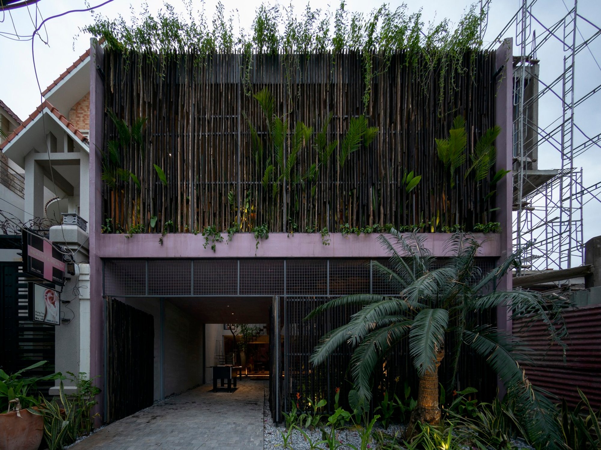 AnNam Village House by H2: A Tropical Retreat Crafted with Recycled Steel and Local Materials in Vũng Tàu