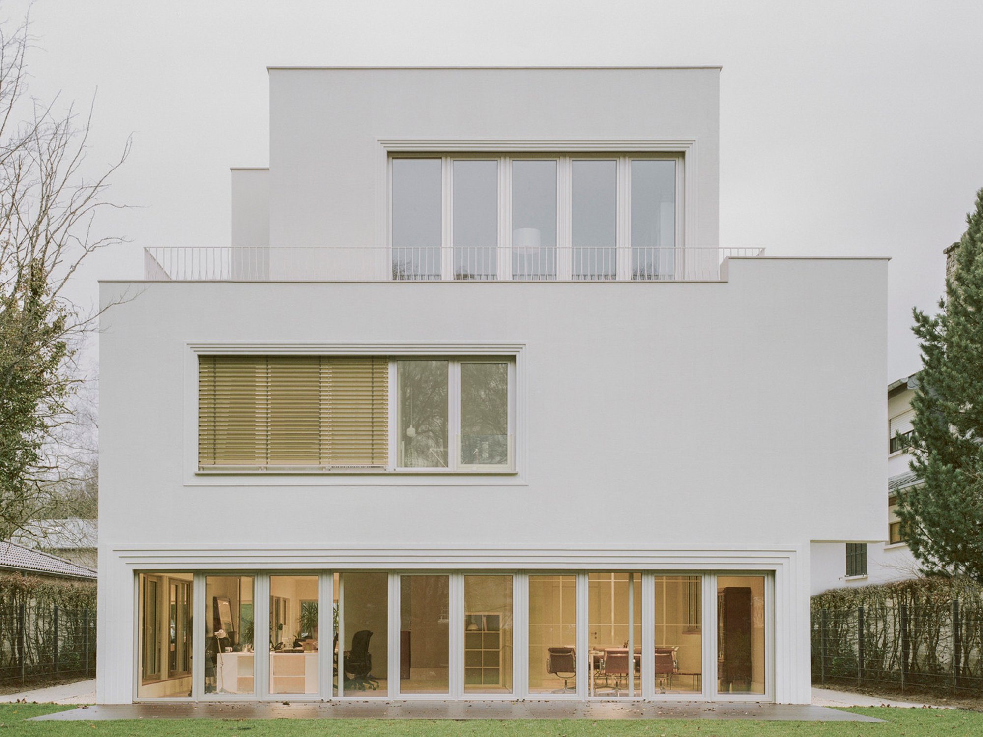 Golf House by dagli + atélier d’architecture: Where Sustainable Innovation Meets Refined Minimalism