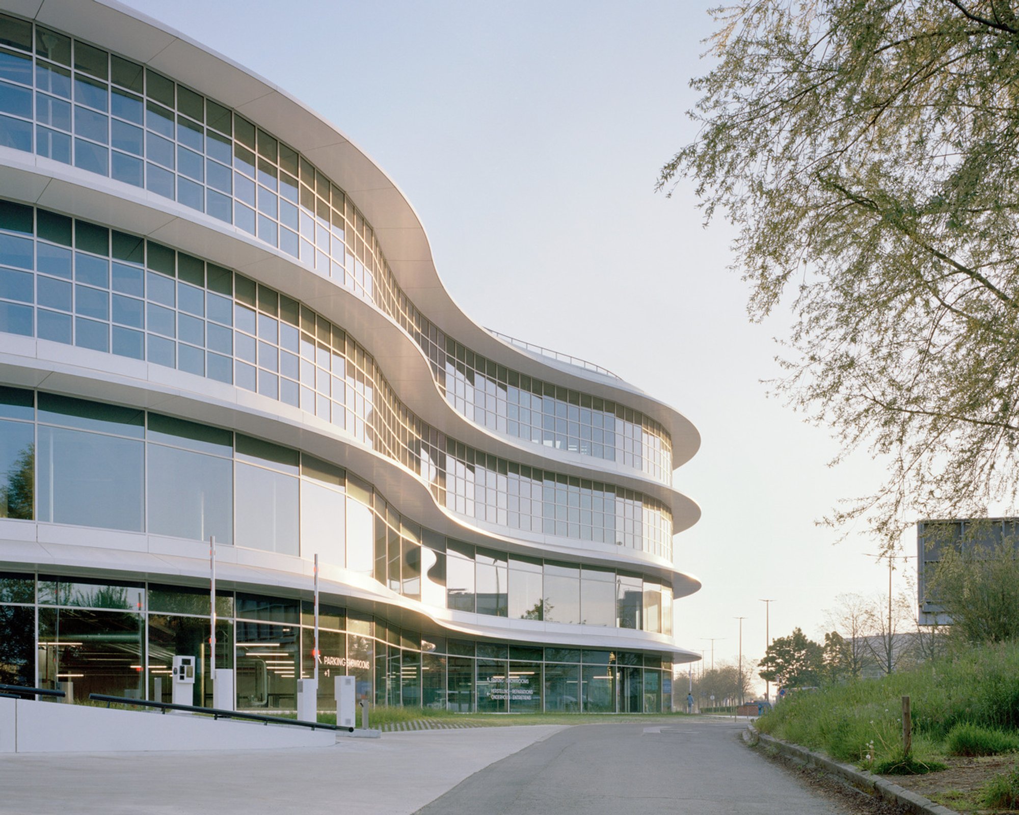 Mobilis Automotive Building XDGA – Innovative Commercial Architecture in Brussels