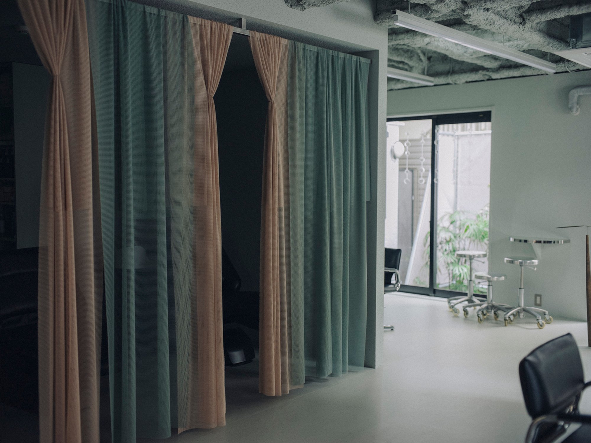 Onn Hair Salon Interior Design by Spicy Architects and Swarm Inc.