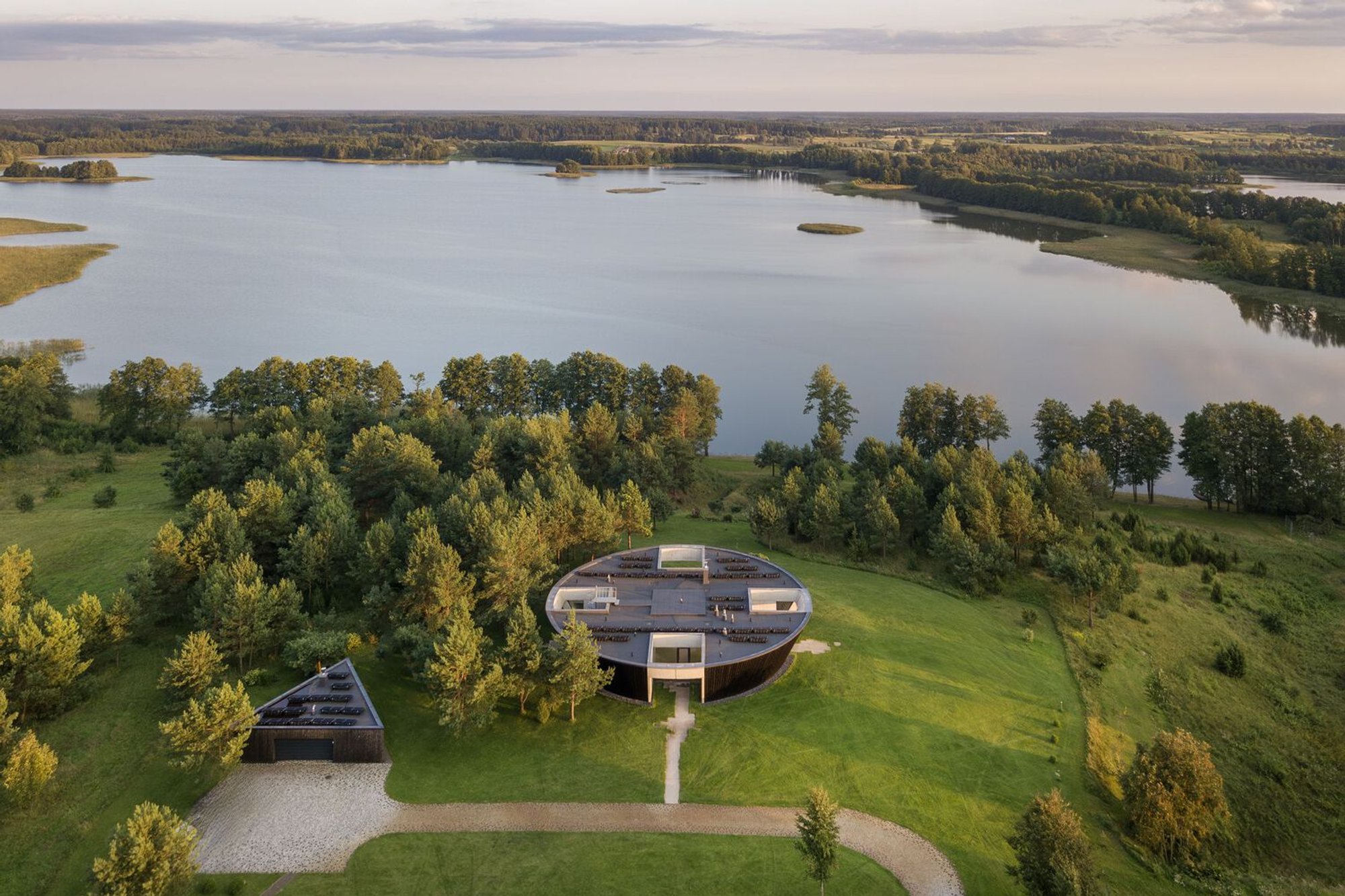 Villa O by YCL Studio: A Sculptural Exploration of Circular House Design on a Lithuanian Lakeside