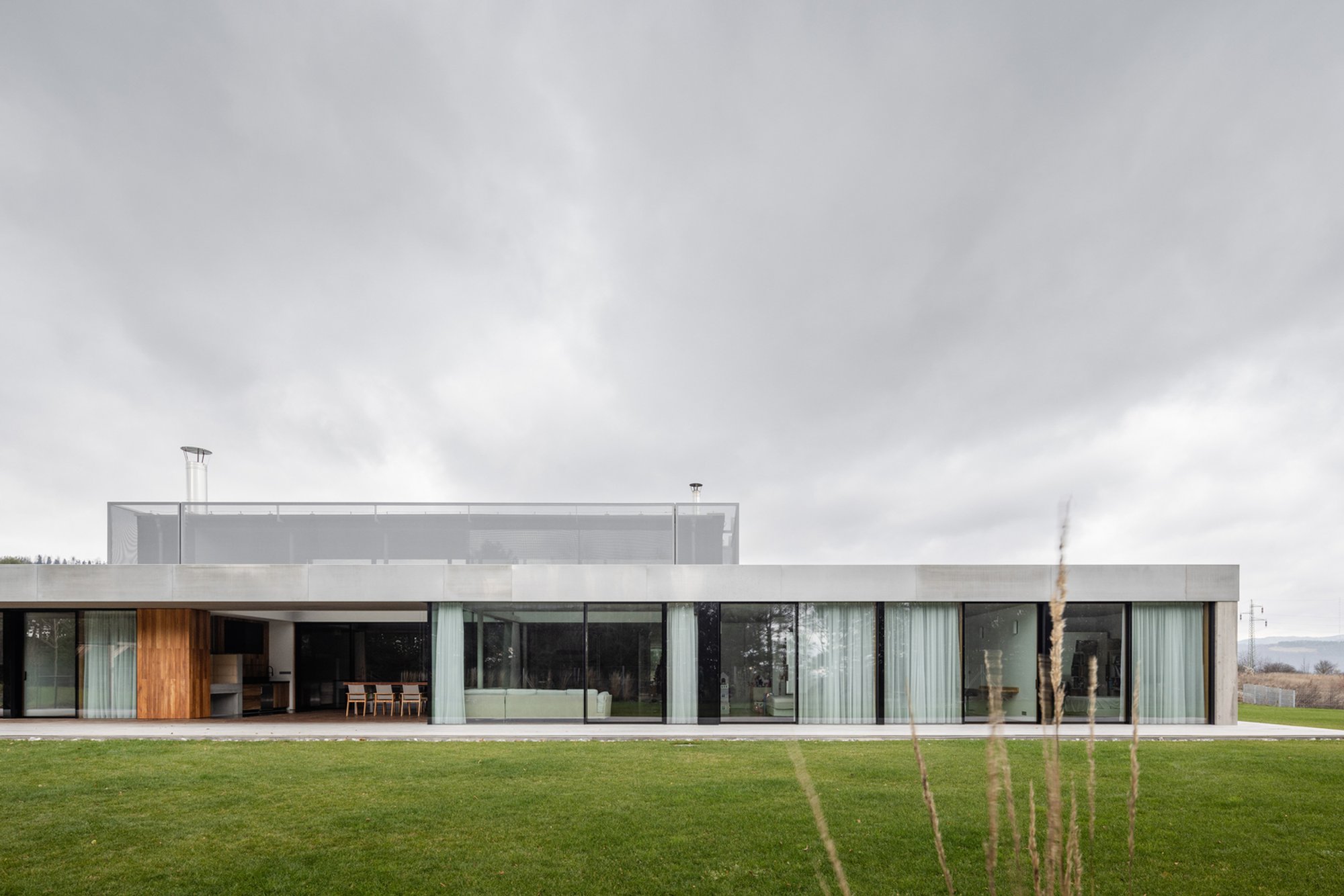 Zasadený House Pauliny Hovorka Architekti: A Minimalist Family Home Embedded in Nature