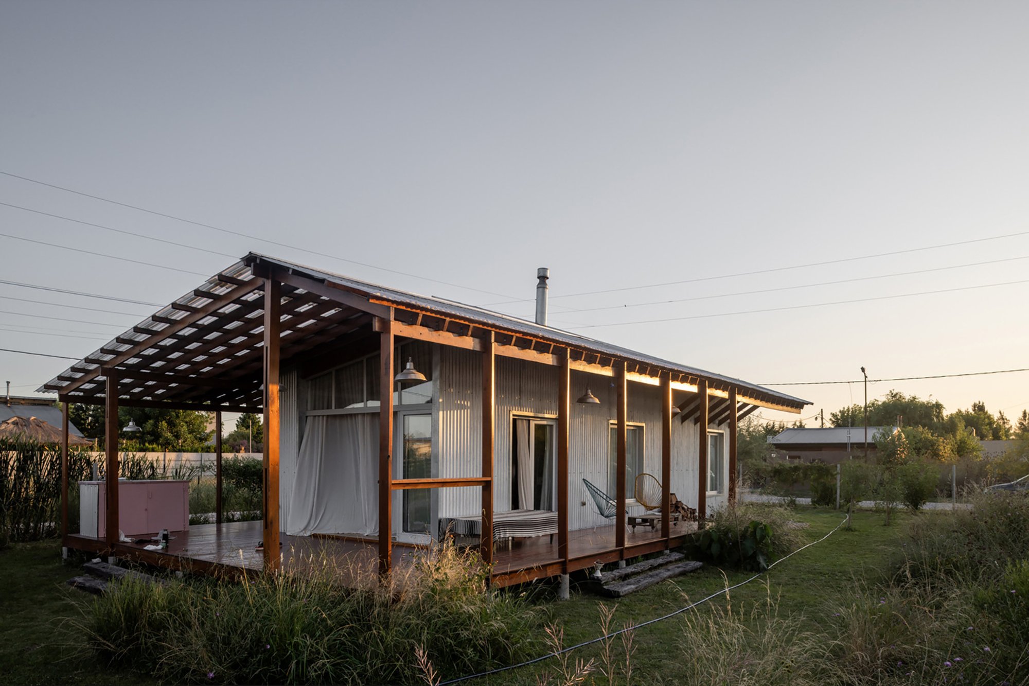 House Ona Argentina – A Contemporary Rural Retreat by Juliana Mondinalli and Franco Palacios Beltran