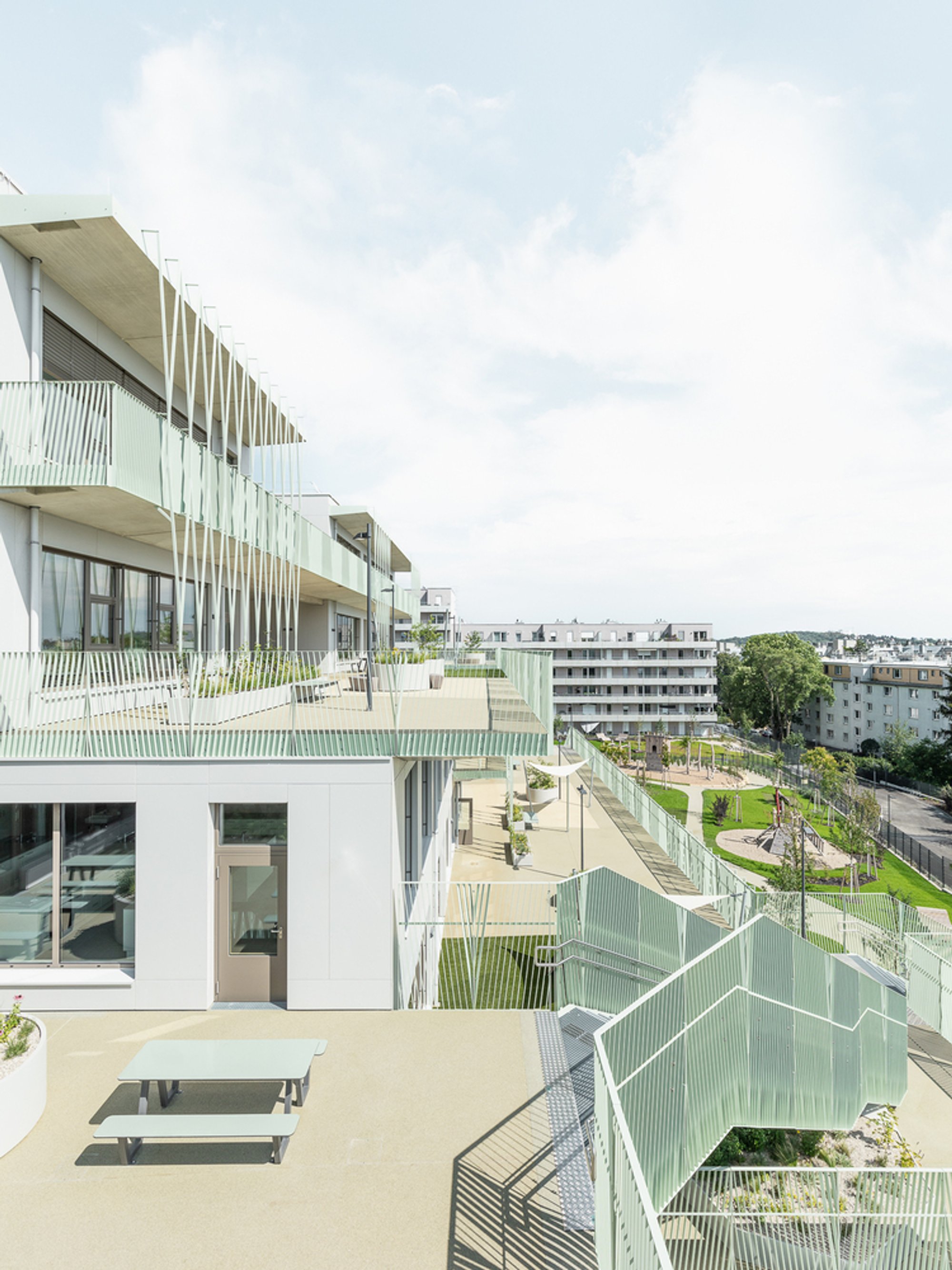 School Campus DOS by SHIBUKAWA EDER Architects