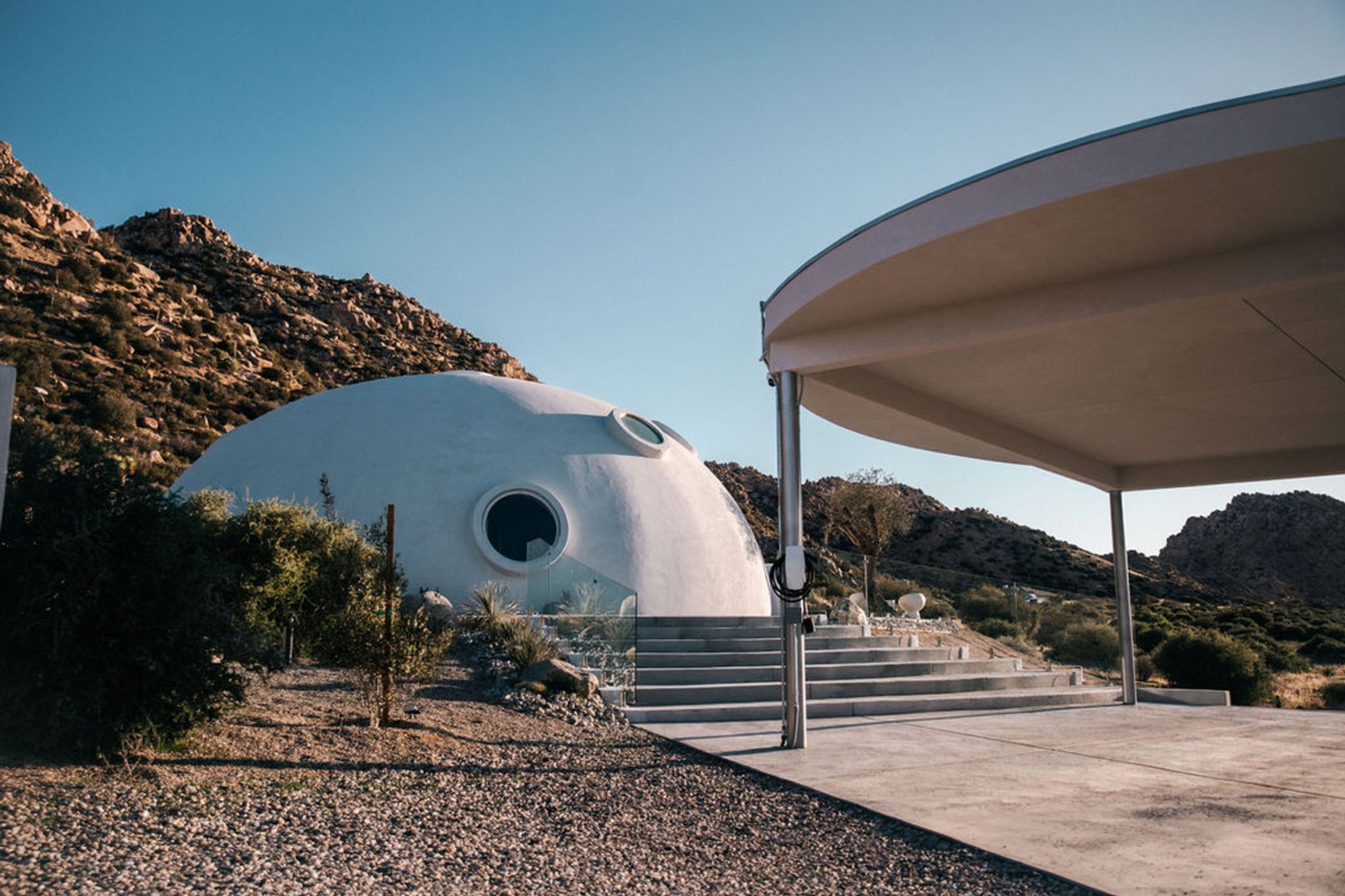 Hata Dome by Anastasiya Dudik: A Groundbreaking Concrete Dome House Design in California’s High Desert