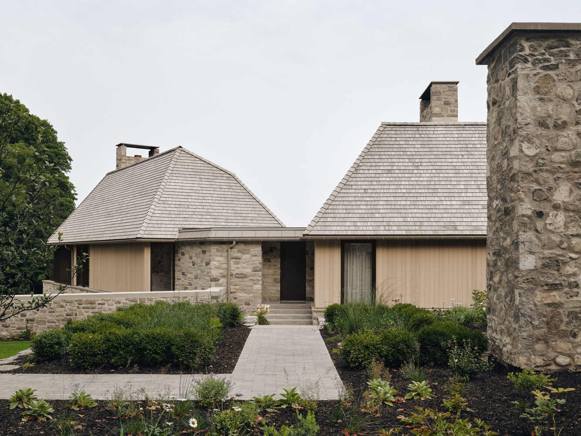 BROM Residence by Atelier Carle: A Landmark in Sustainable Rural Architecture in Canada