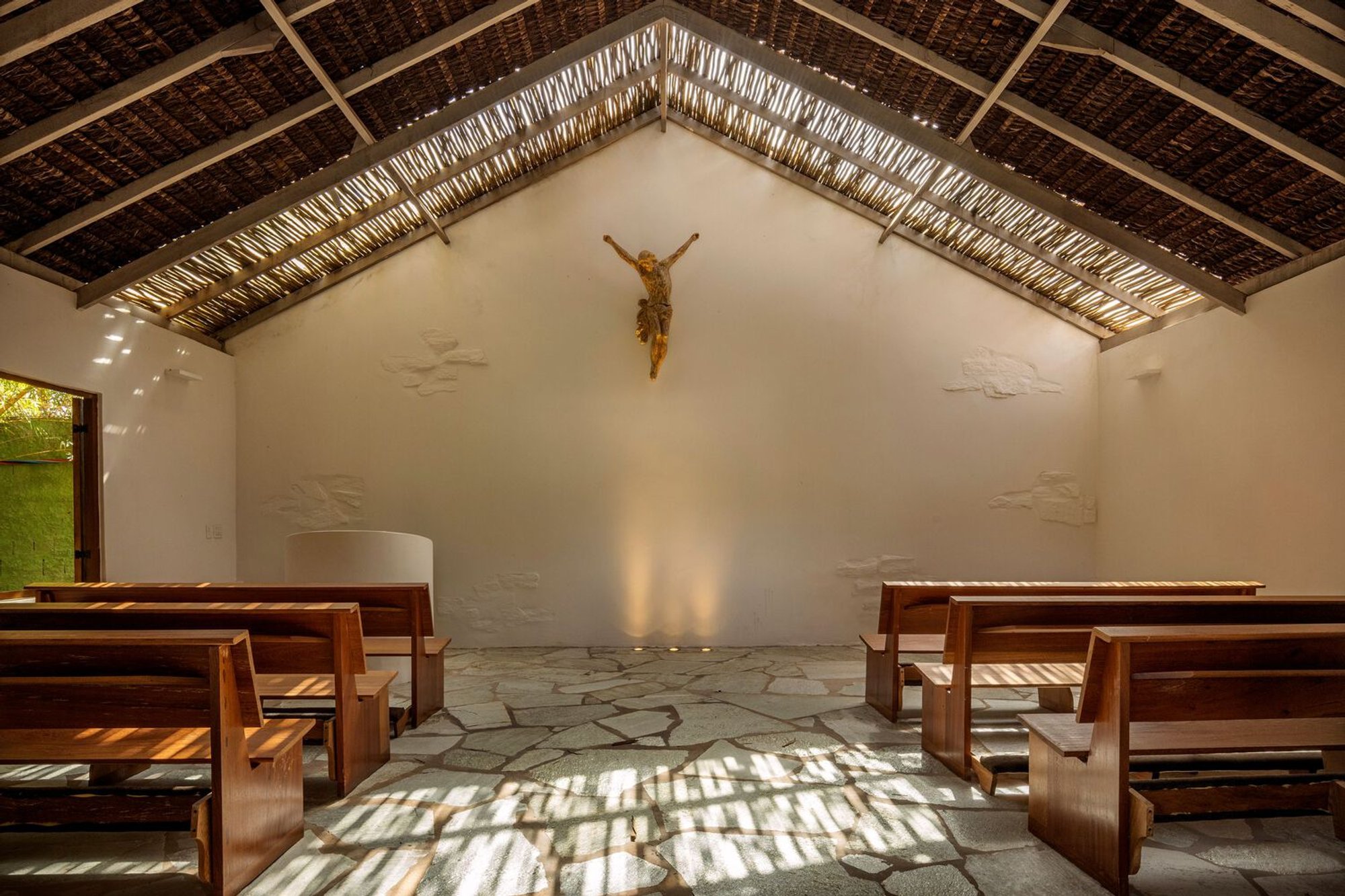 Contemporary Chapel Architecture Rooted in Nature: Capela by Angela Castilho