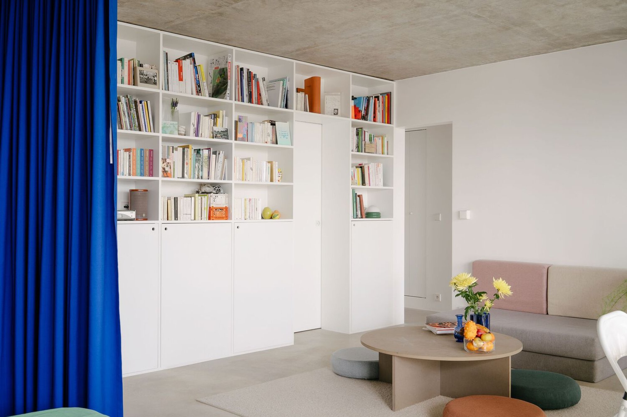 Super 18 Apartment: A Hybrid Living-Working Space in Paris