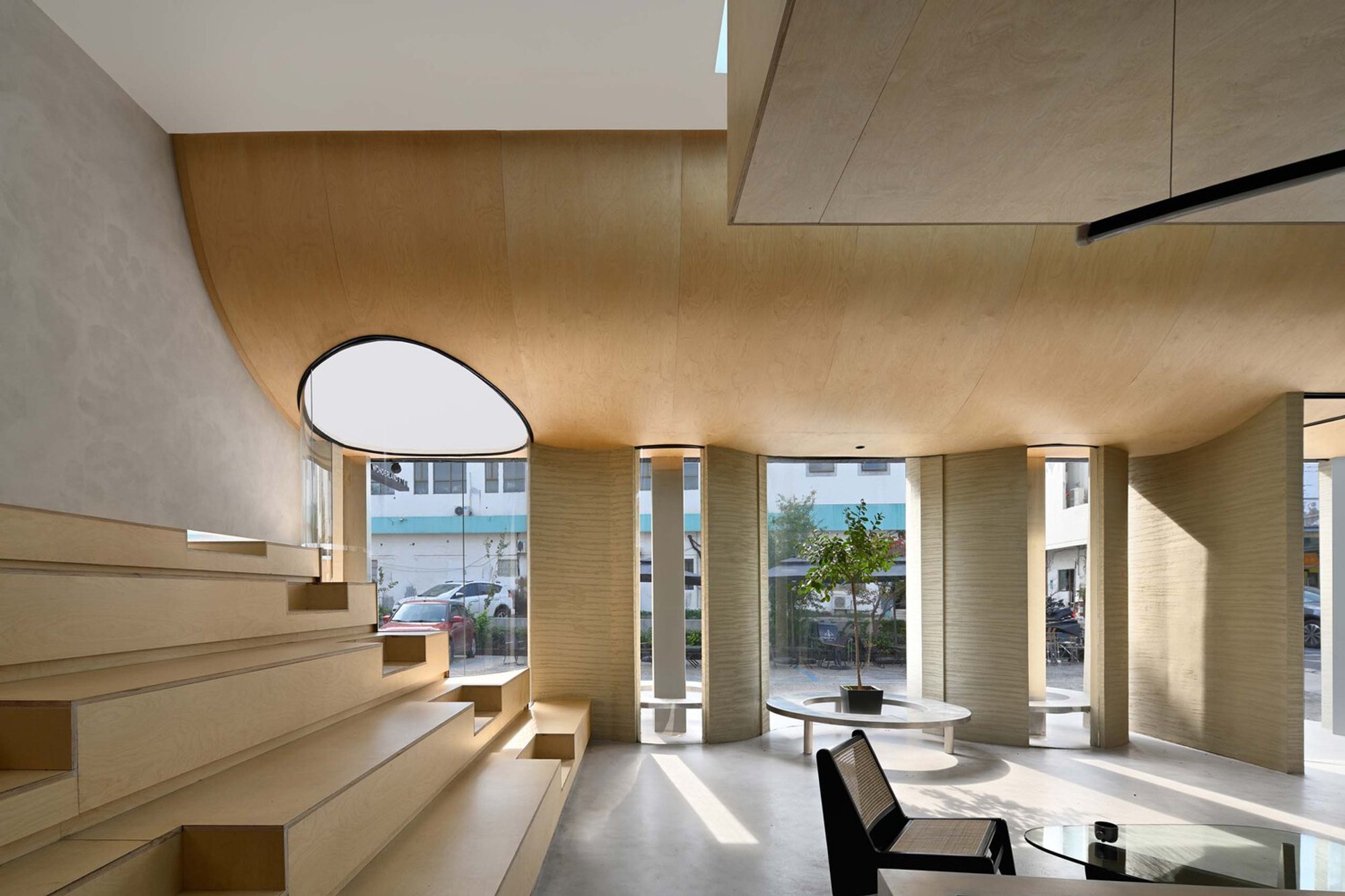 Wonderland Cafe by XIAO.DESIGN: A Playful Blend of Minimalism, Light, and Curved Forms in Suzhou