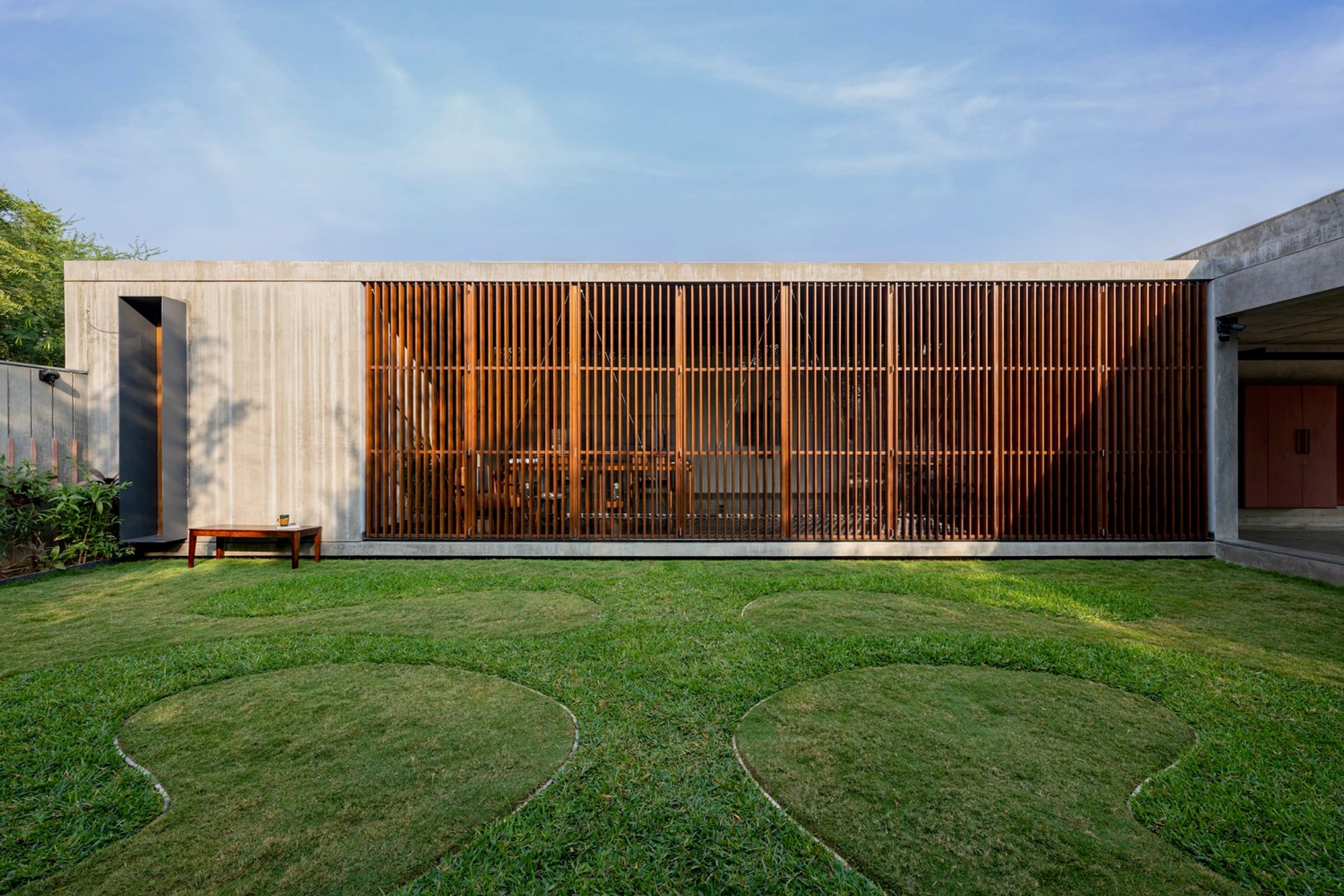 Studio AR13: An Experimental Architectural Workspace Rooted in Nature and Material Honesty