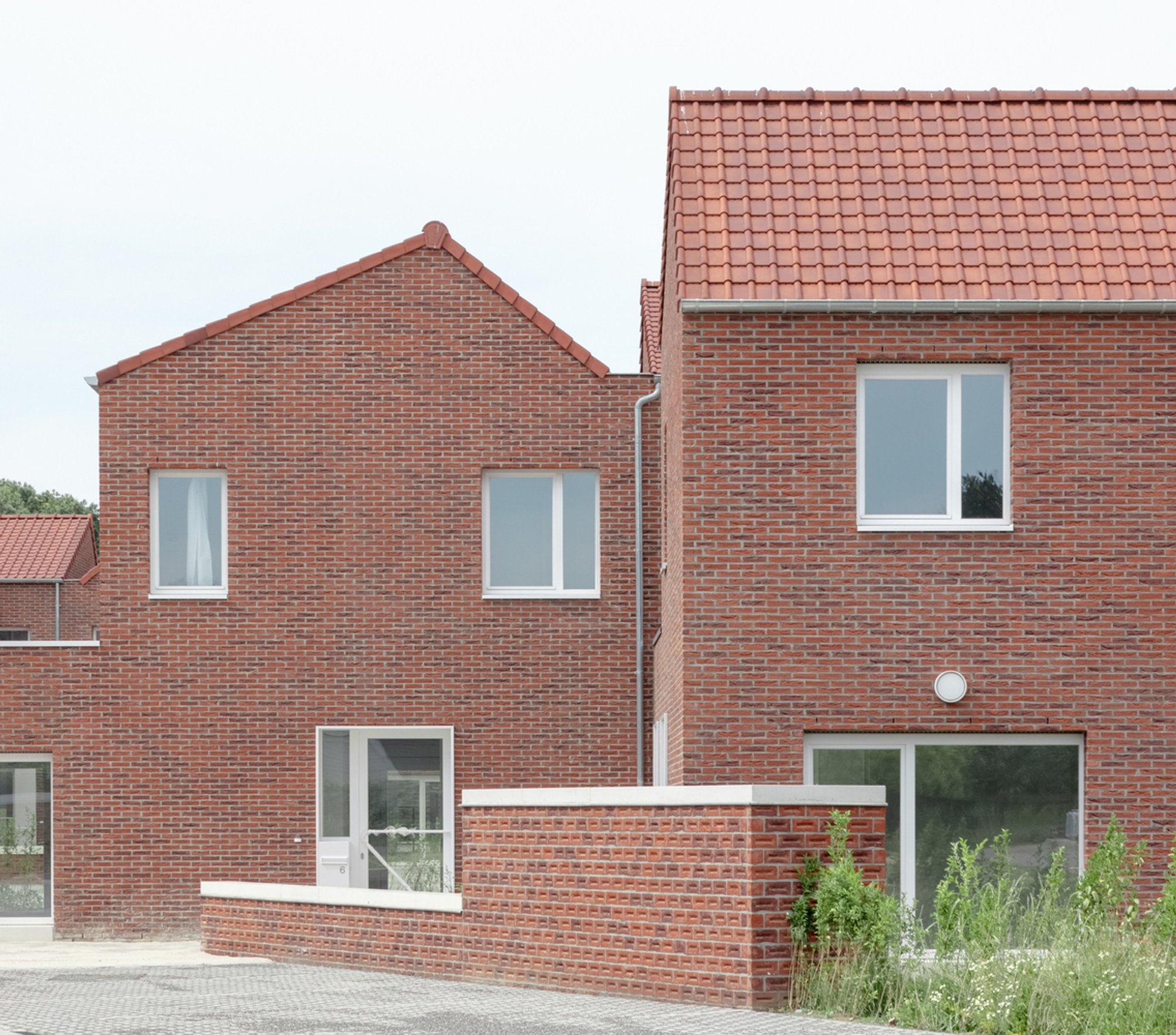 Laathof 44 Social Houses by plusoffice architects: Sustainable and Individualized Community Living in Westerlo, Belgium