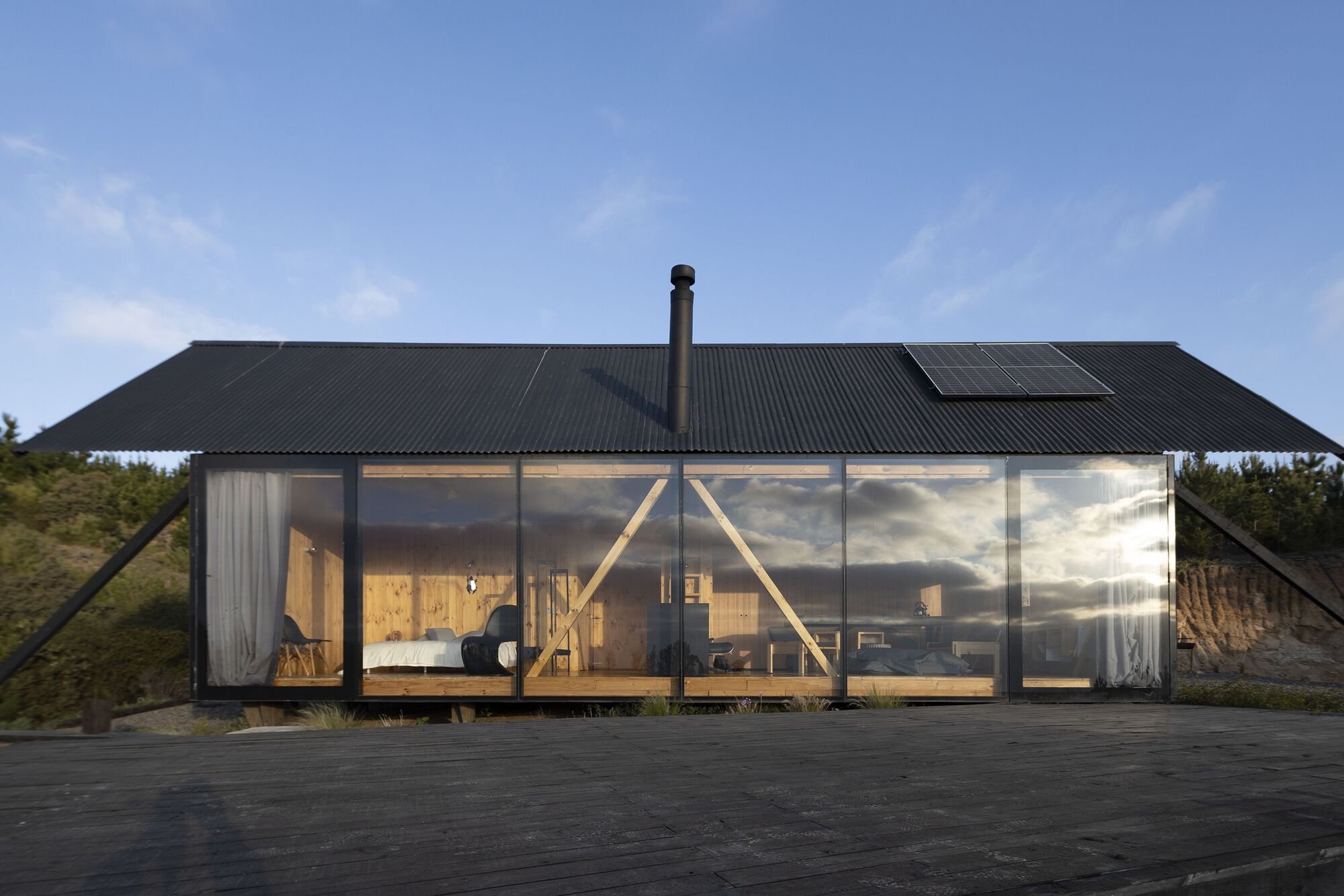 A Minimalist Coastal Retreat Blending with Nature in La Vega de Pupuya, Chile