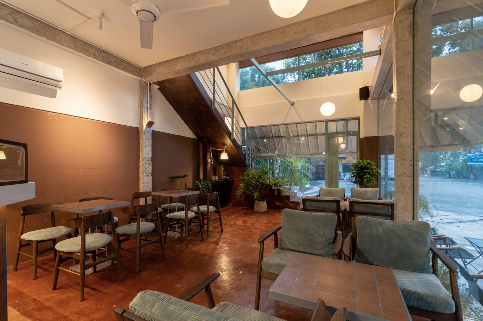 HỚP Cafe by HÔM ARCHITECTS: A Café Renovation that Reimagines Urban Emotion in Tây Ninh, Vietnam