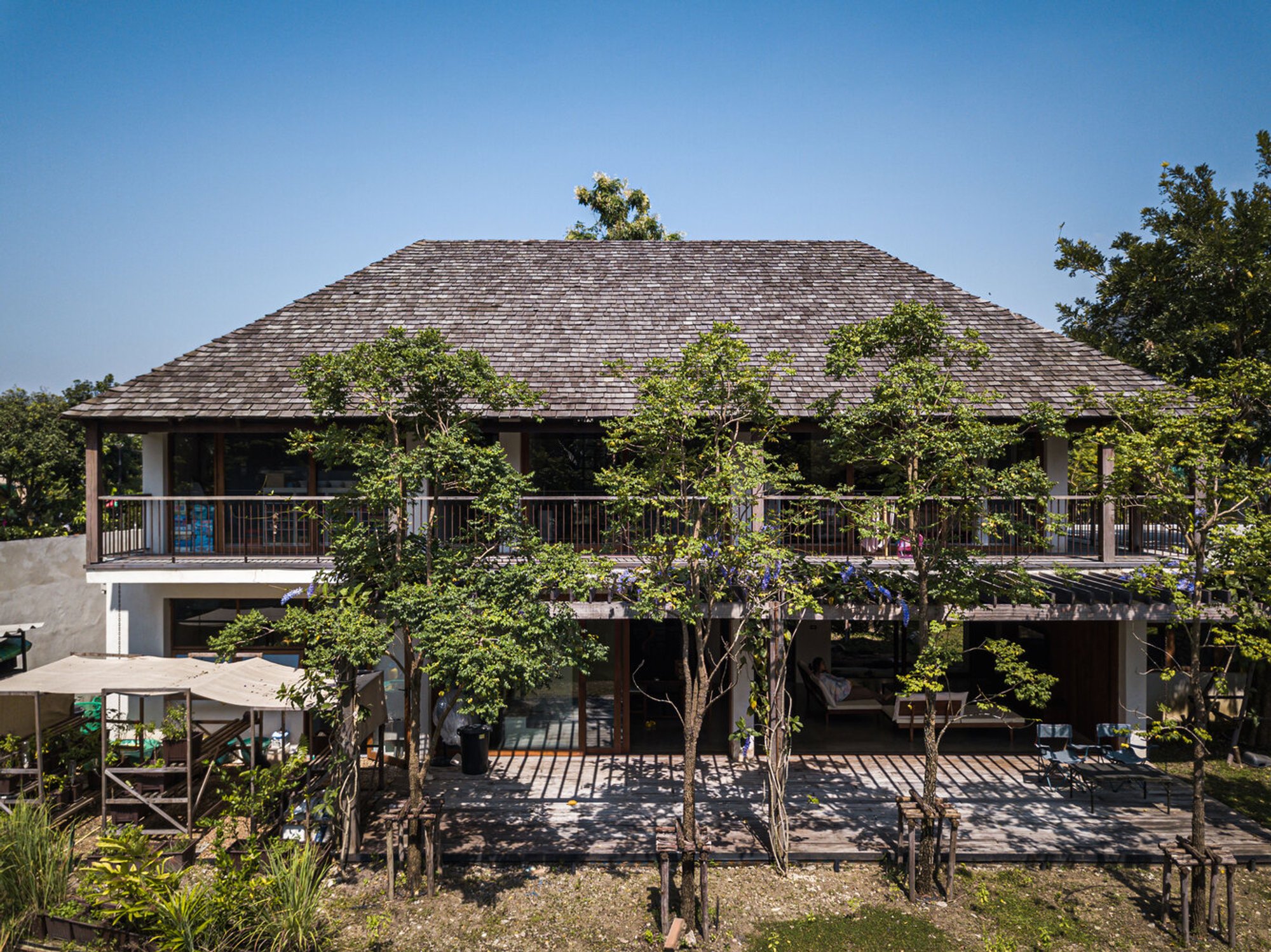 Seen House by Studio Miti: A Harmonious Interplay of Light, Privacy, and Community