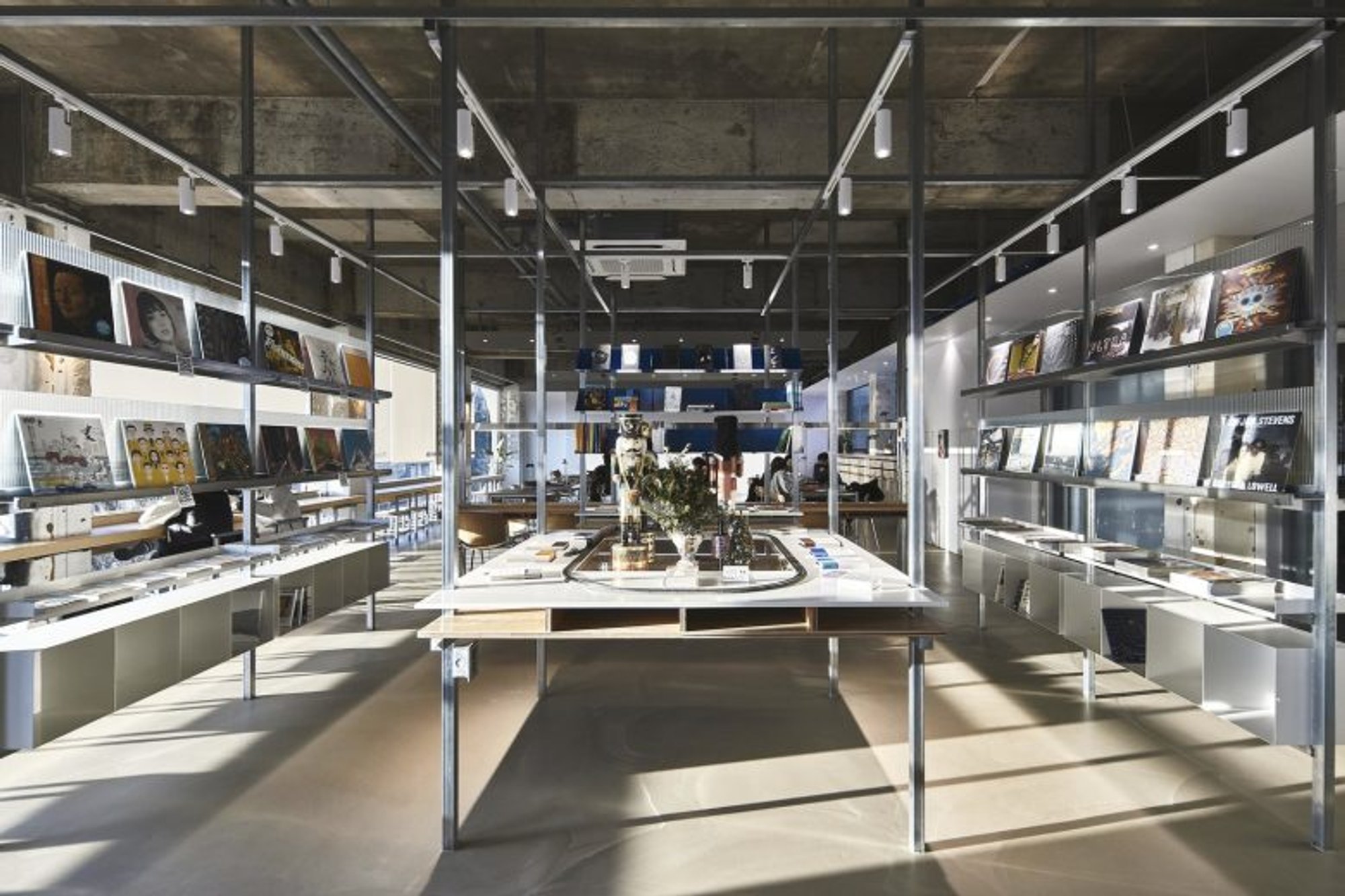 A.P Coffee & Bakery by omo-studio: Minimalist Industrial Interior Meets Seasonal Panoramas in Ansan-si