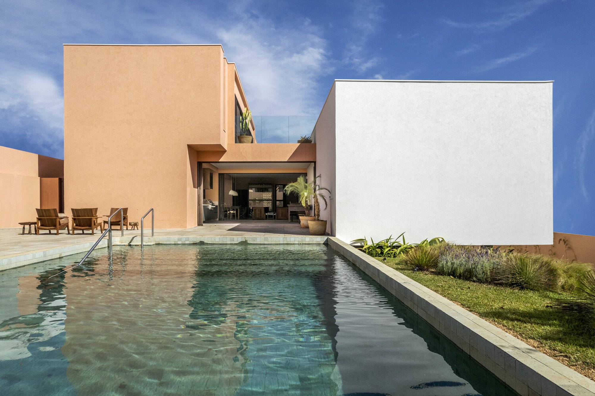 Modern Residential Architecture in Brasília: Viva House by SAINZ Arquitetura