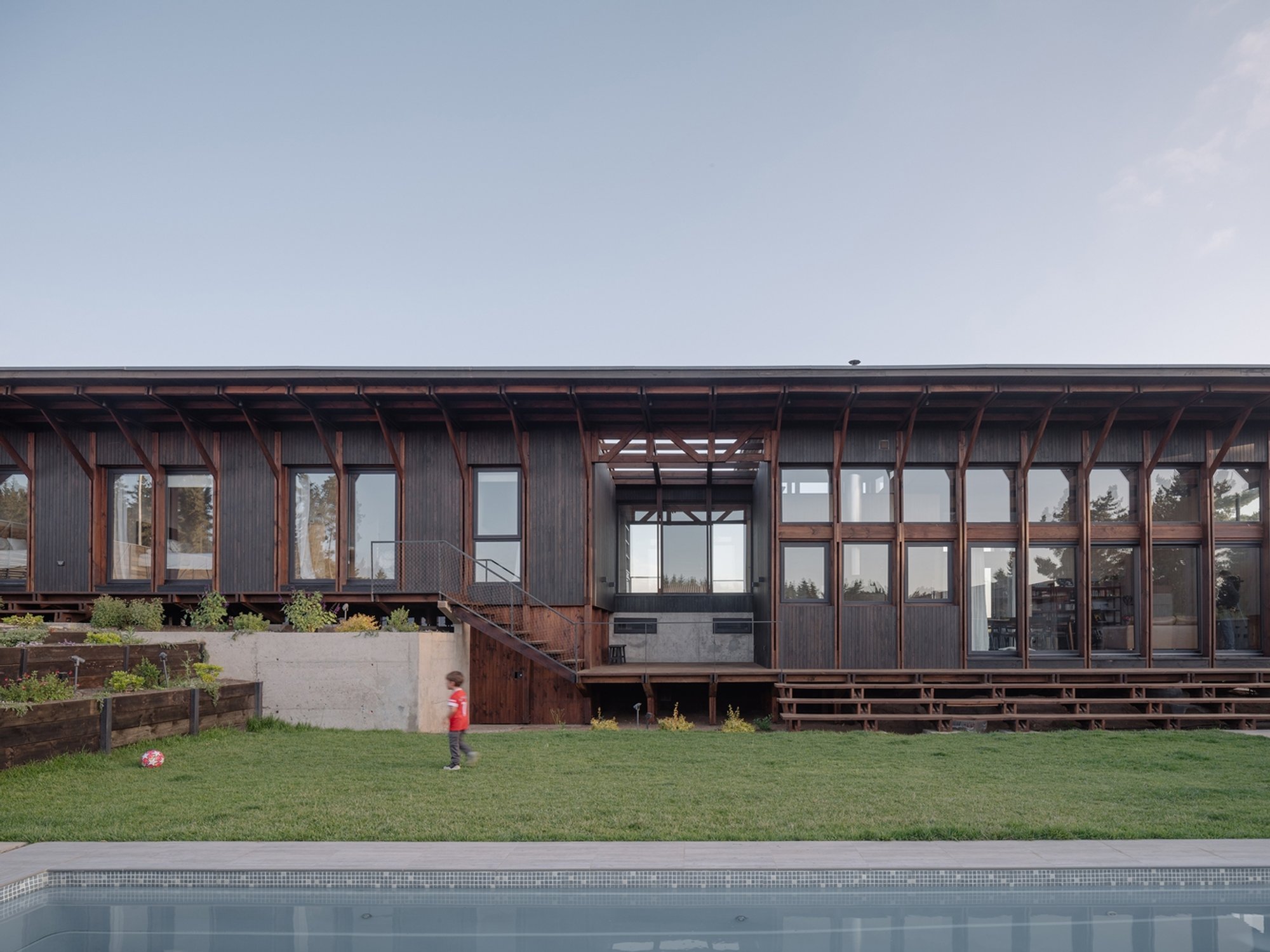 Los Pinos House: A Celebration of Wood Frame Architecture in Viña del Mar