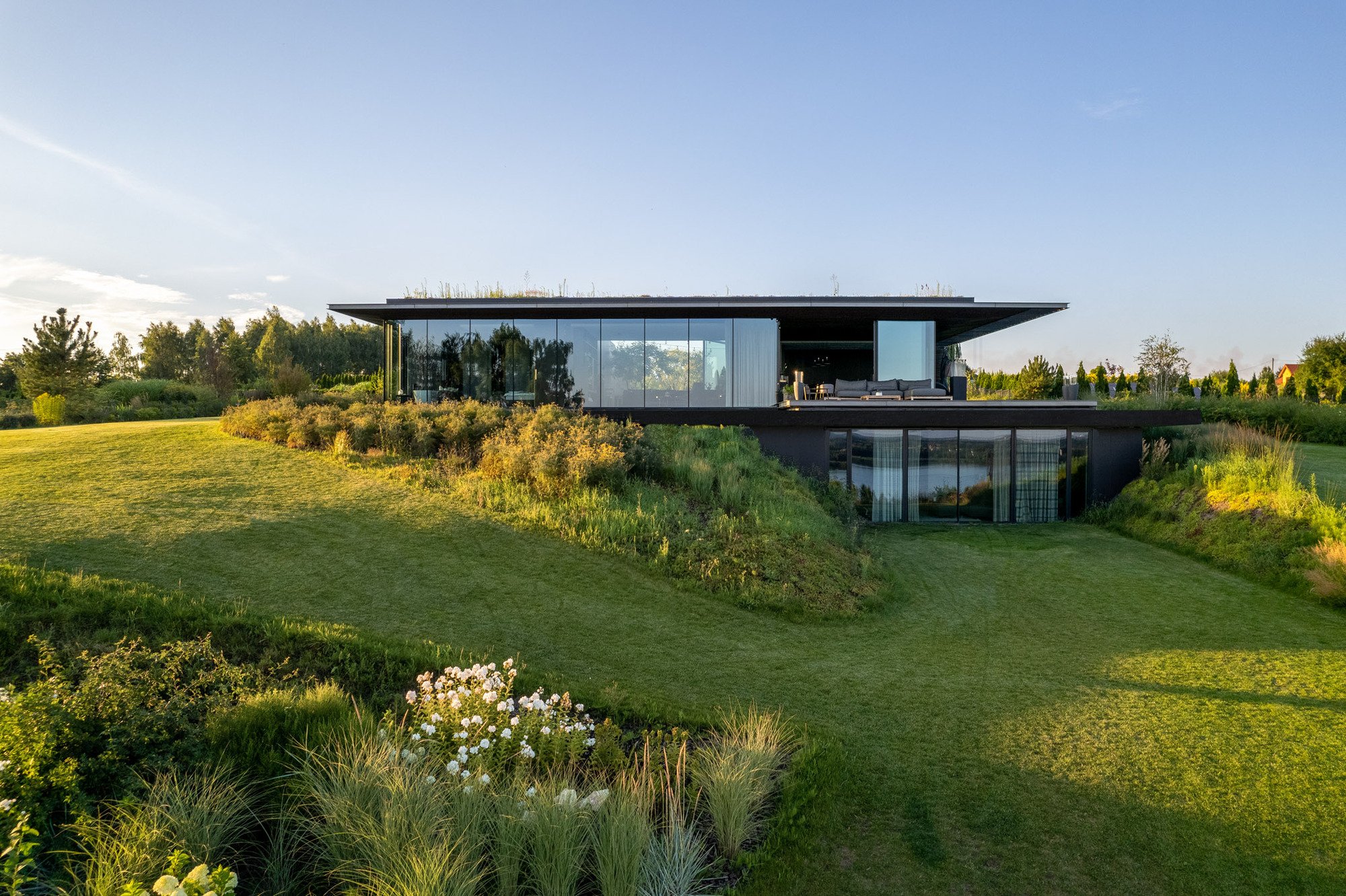 35:35 Slope House by 77 Studio Architecture: A Seamless Fusion of Nature and Design