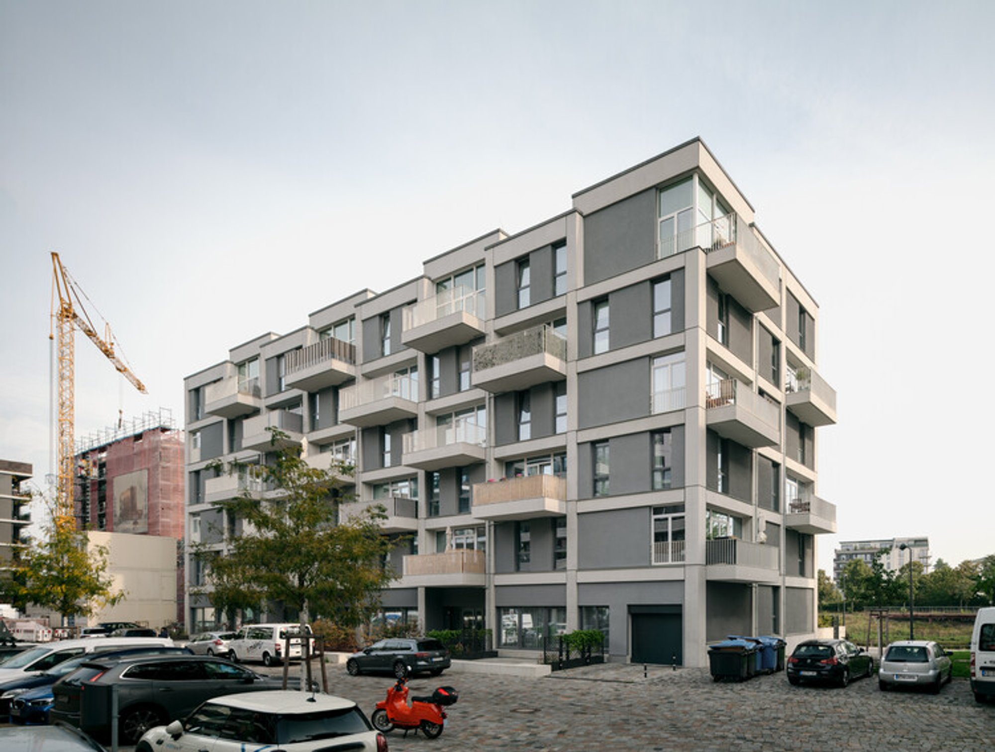 Riv Residential Building by Zanderroth Architekten: Sculptural Urban Living by the Water in Berlin