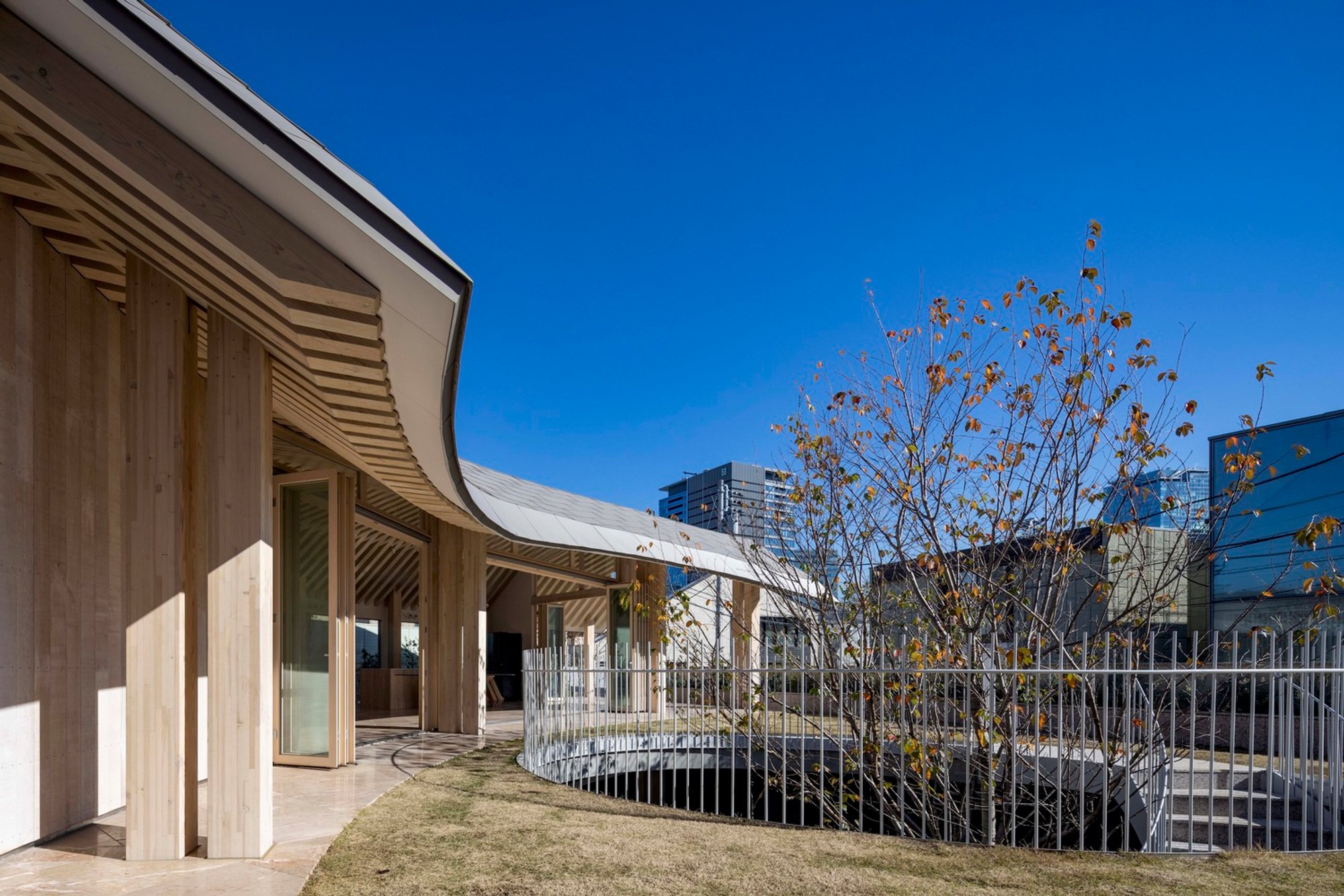 Ouloukyo House by A.A.E.: A Harmonious Living Space Embracing the Sakura Tree in Shibuya, Japan