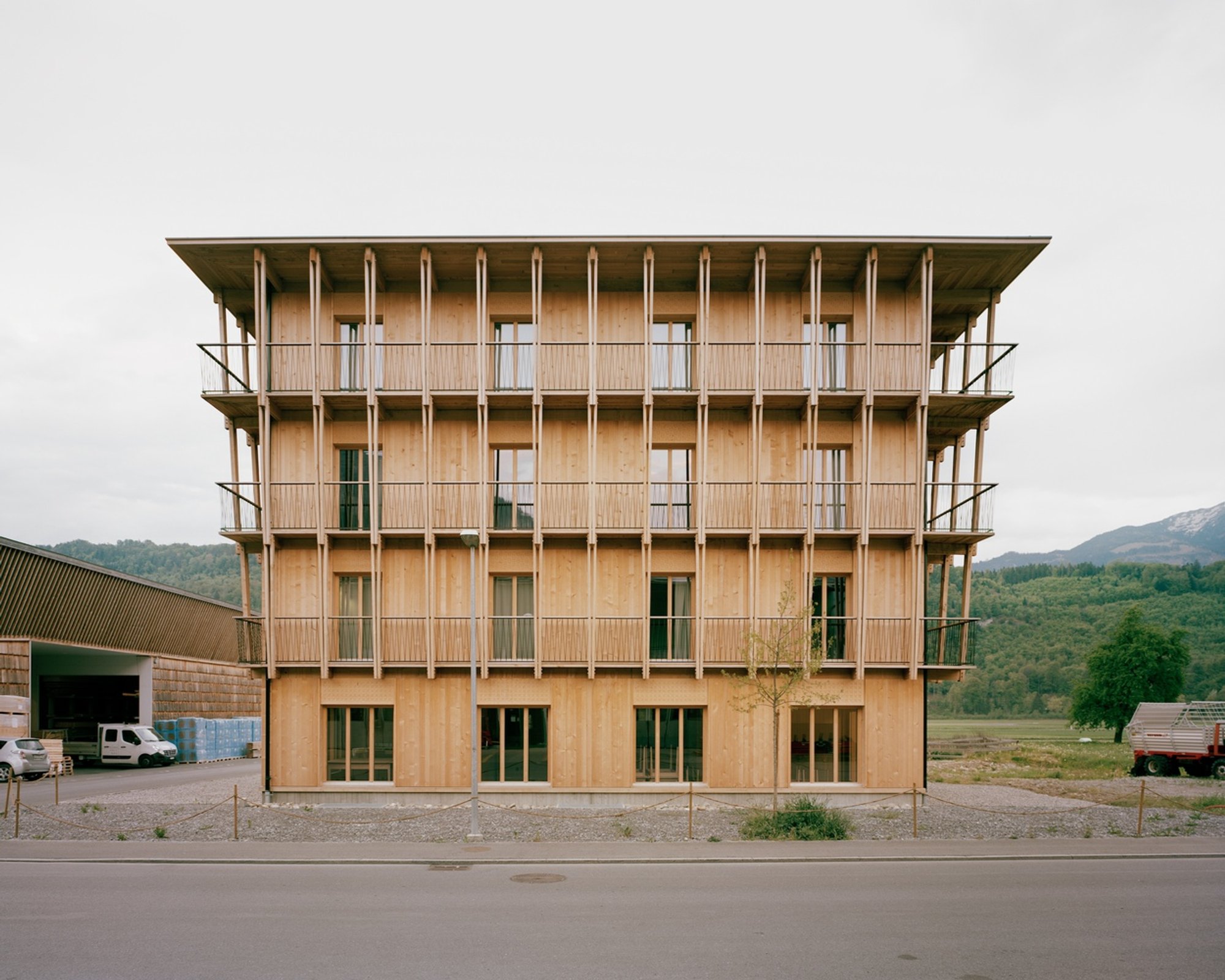 Solid Wood Office Architecture: Küng Office Building by Seilerlinhart in Switzerland