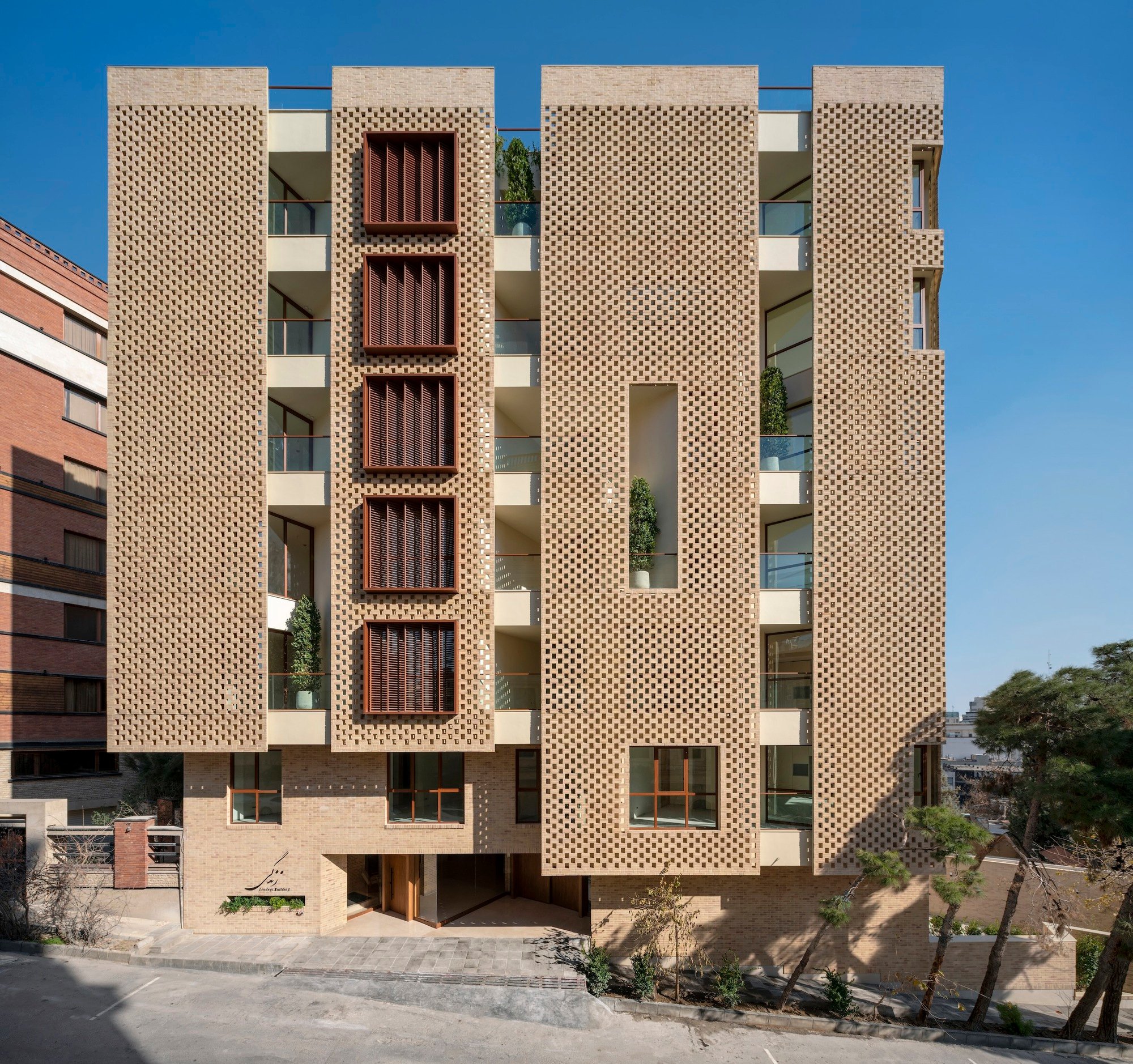 Zendegi Building by Faraman Design and Construction Office: A Modern Tribute to Persian Architecture