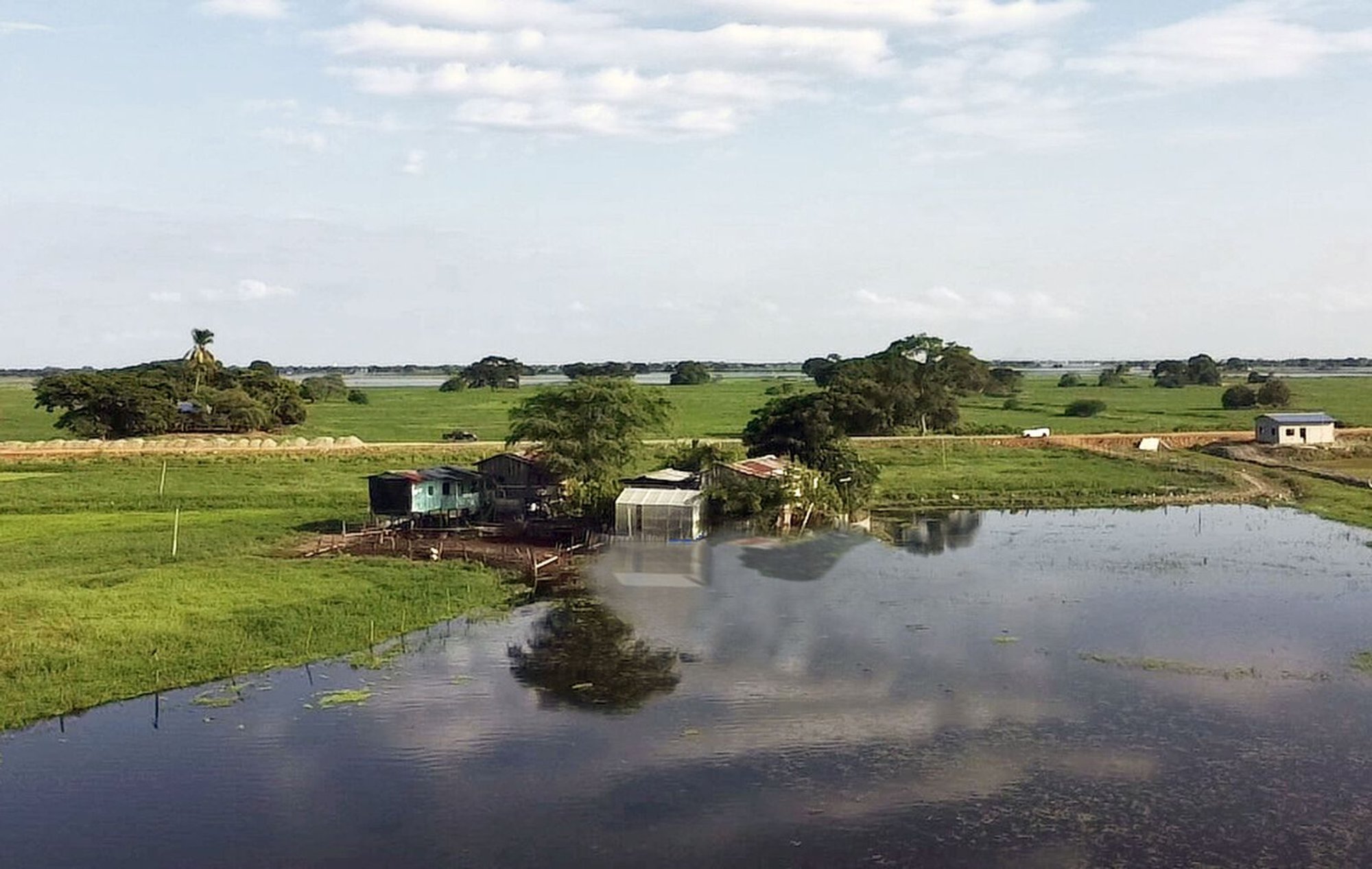 The Floating Greenhouse – Resilient Architecture for Flood-Prone Communities in Ecuador