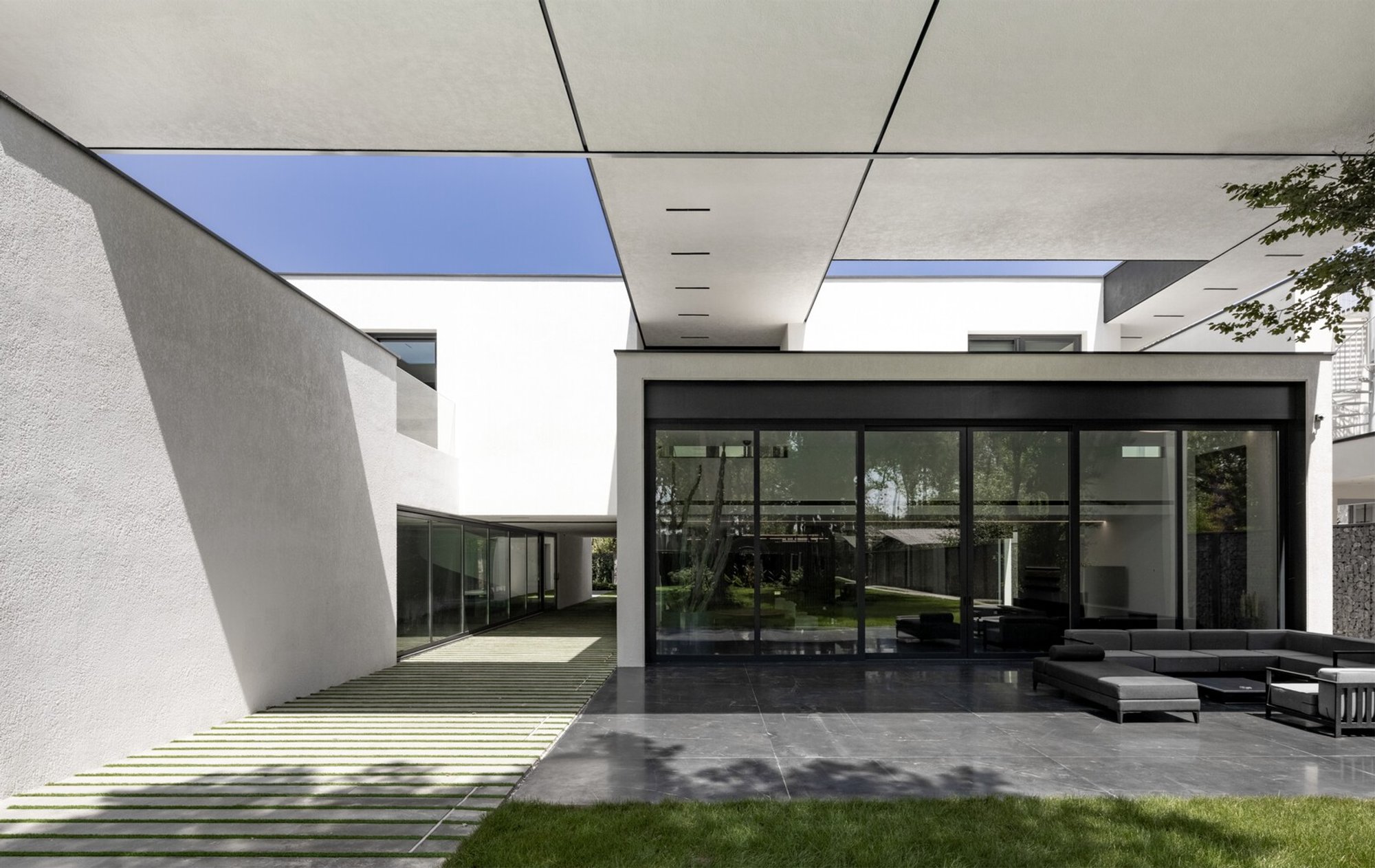 Villa Number 75 by 3rd Skin Architects: Sculpting Space Through Subtraction and Transparency