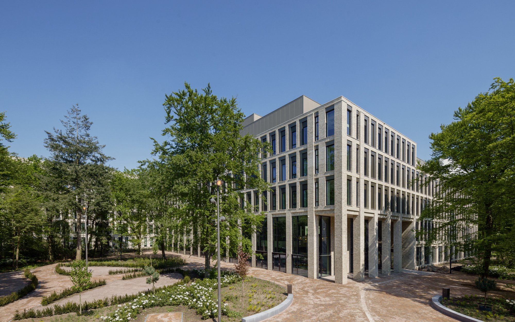 Tergooi Medical Center by Wiegerinck: A Healing Environment Rooted in Nature