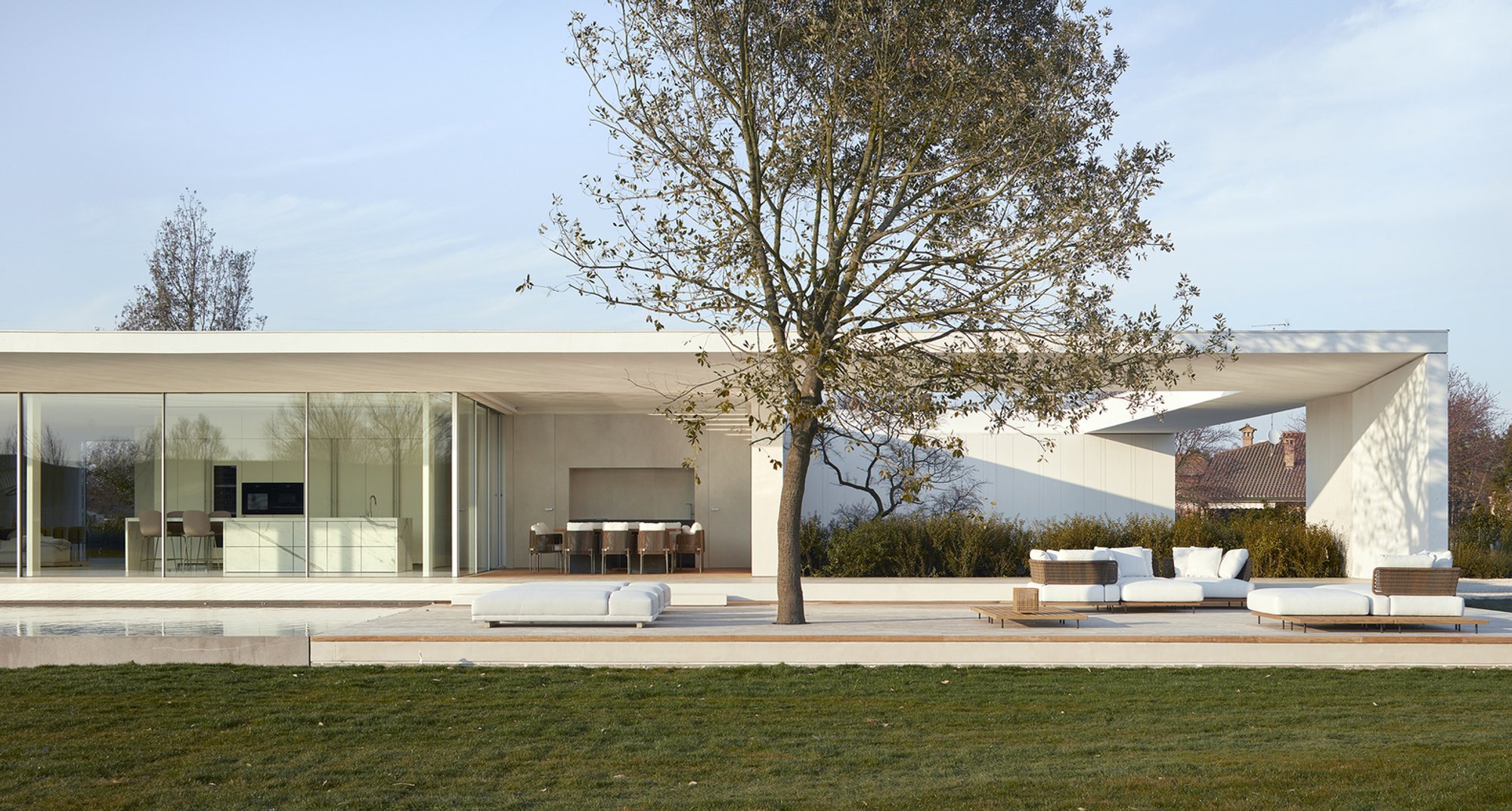 Villa Orizzonte by UNICA Architects: A Modern Ode to Horizontal Living in Rural Italy
