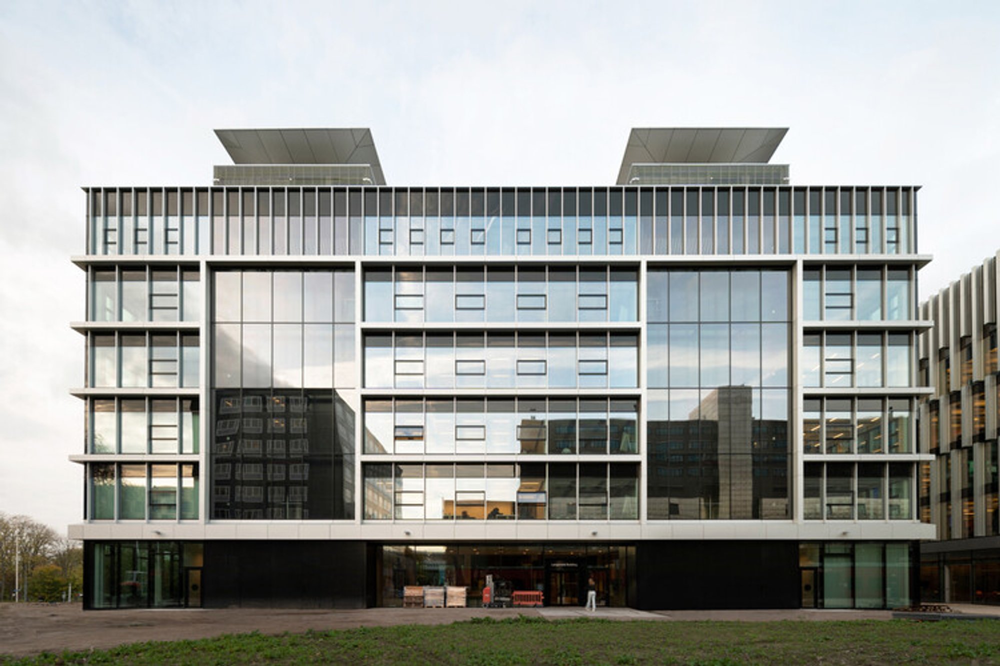 Langeveld Building by Paul de Ruiter Architects – A Sustainable and Circular Educational Landmark at Erasmus University Rotterdam