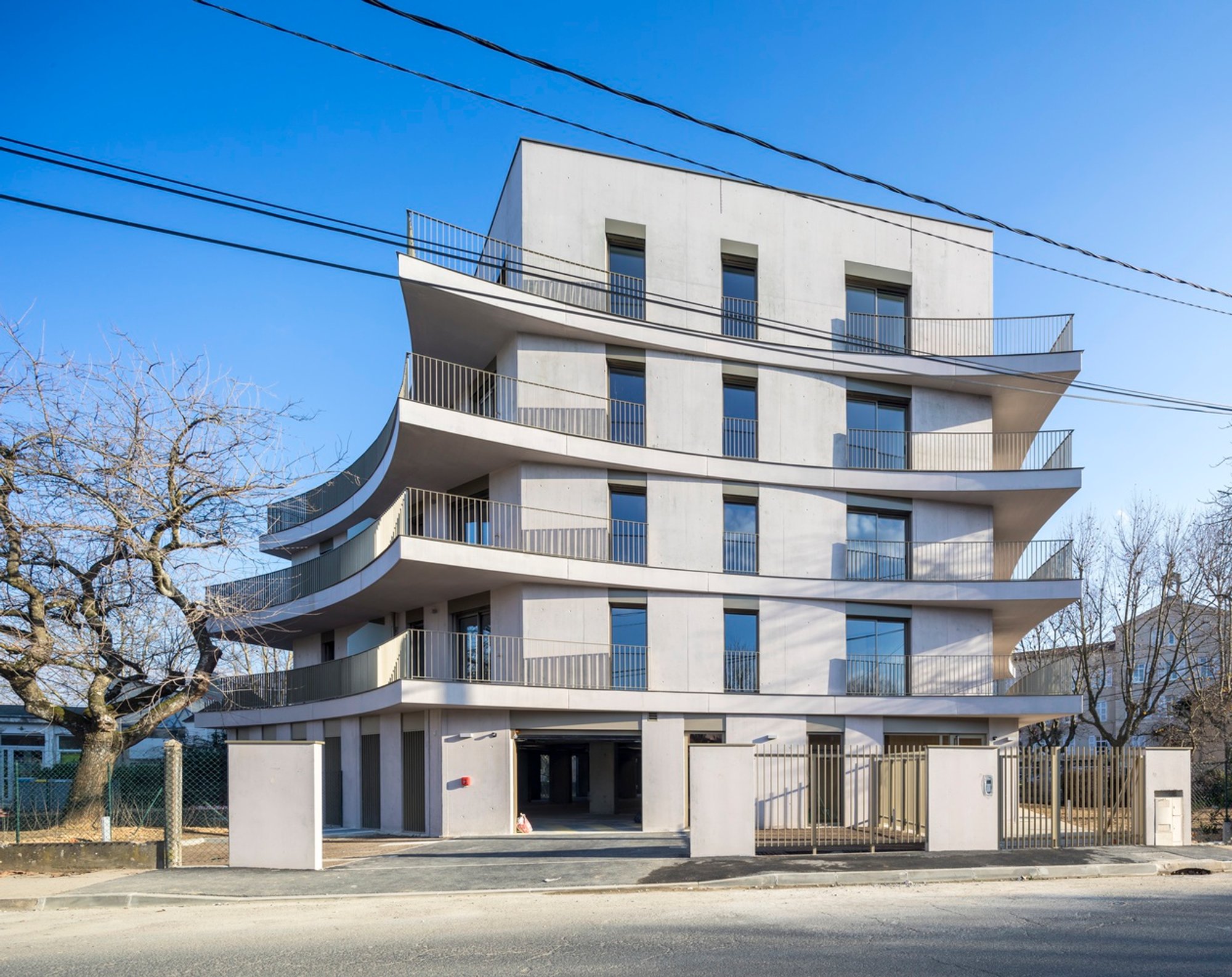Near The Tree Apartment Building – PETITDIDIERPRIOUX Architects