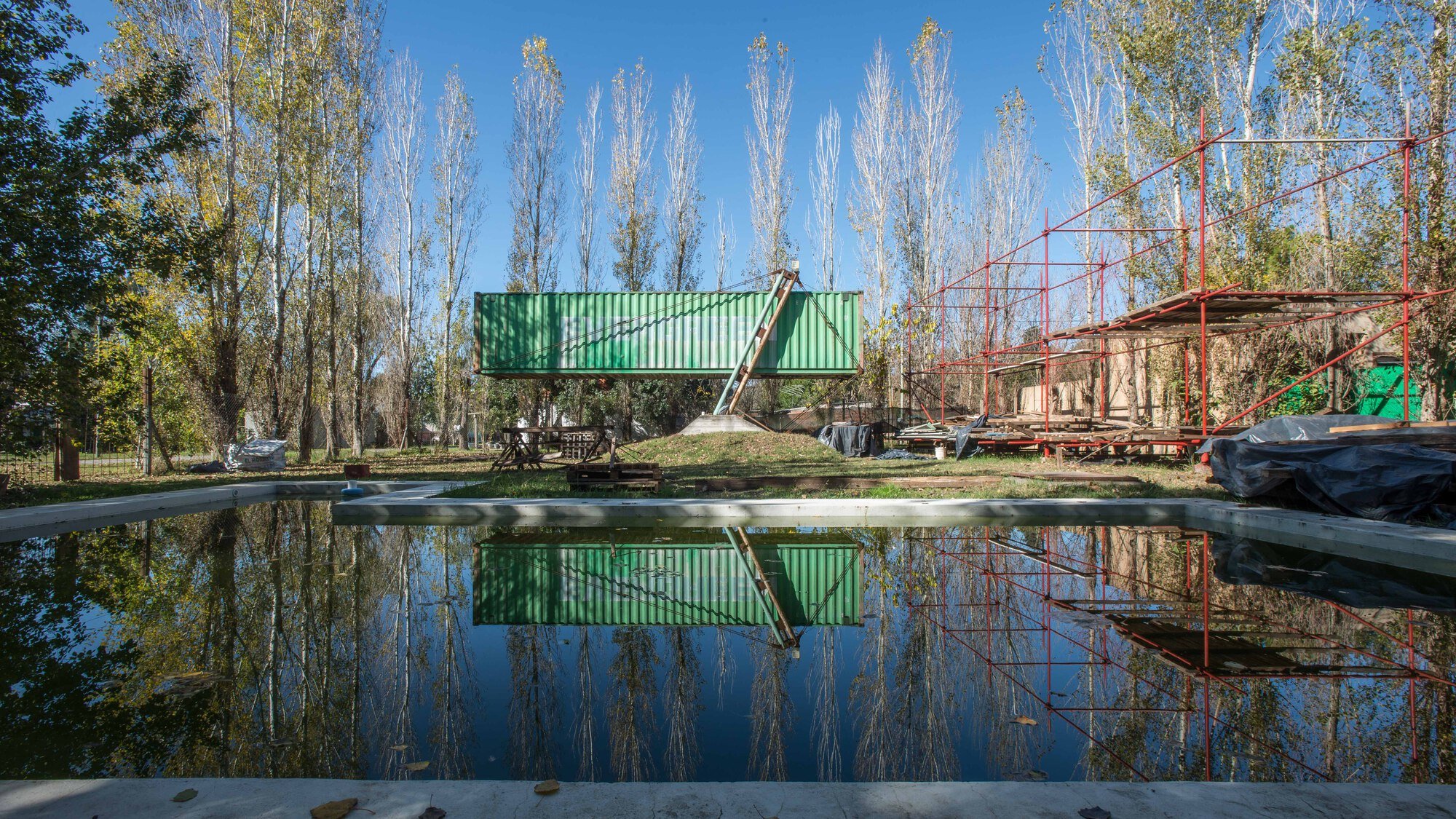 Container Experience Home by Estudio Nómade: A Floating Retreat in Mar Azul, Argentina