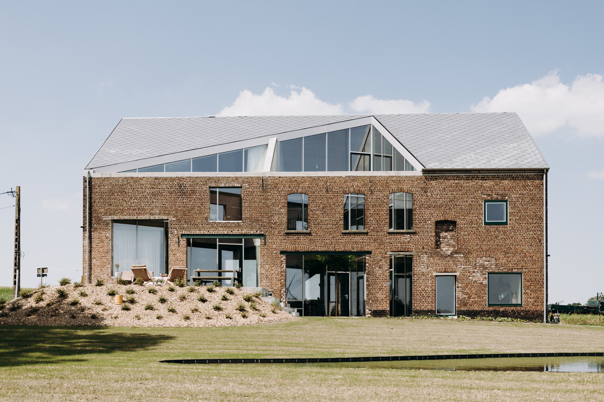 Lyco House: A Sustainable Barn Conversion in Belgium by OYO Architects