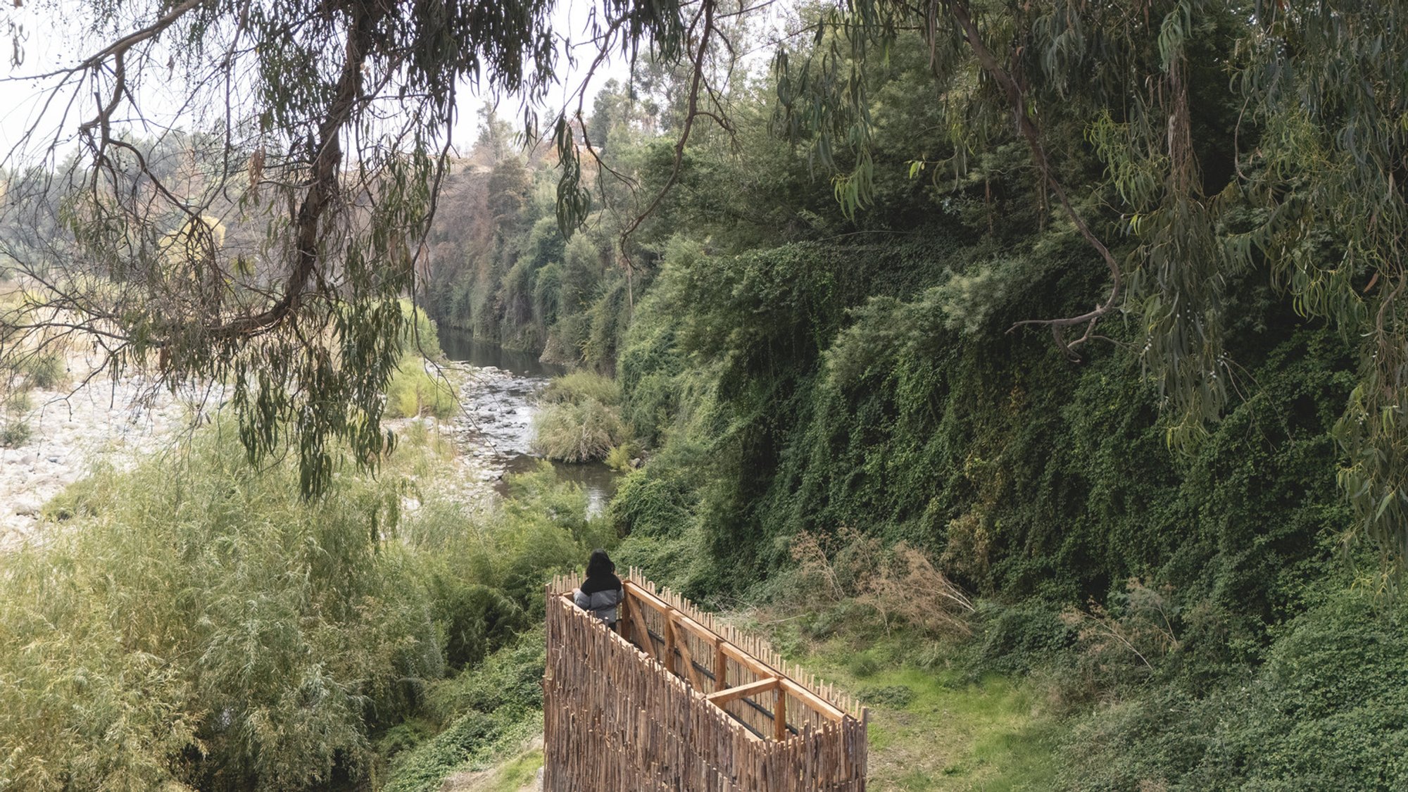 Hito Entrelazos Watchtower: A Landmark of Wooden Watchtower Architecture in Romeral, Chile