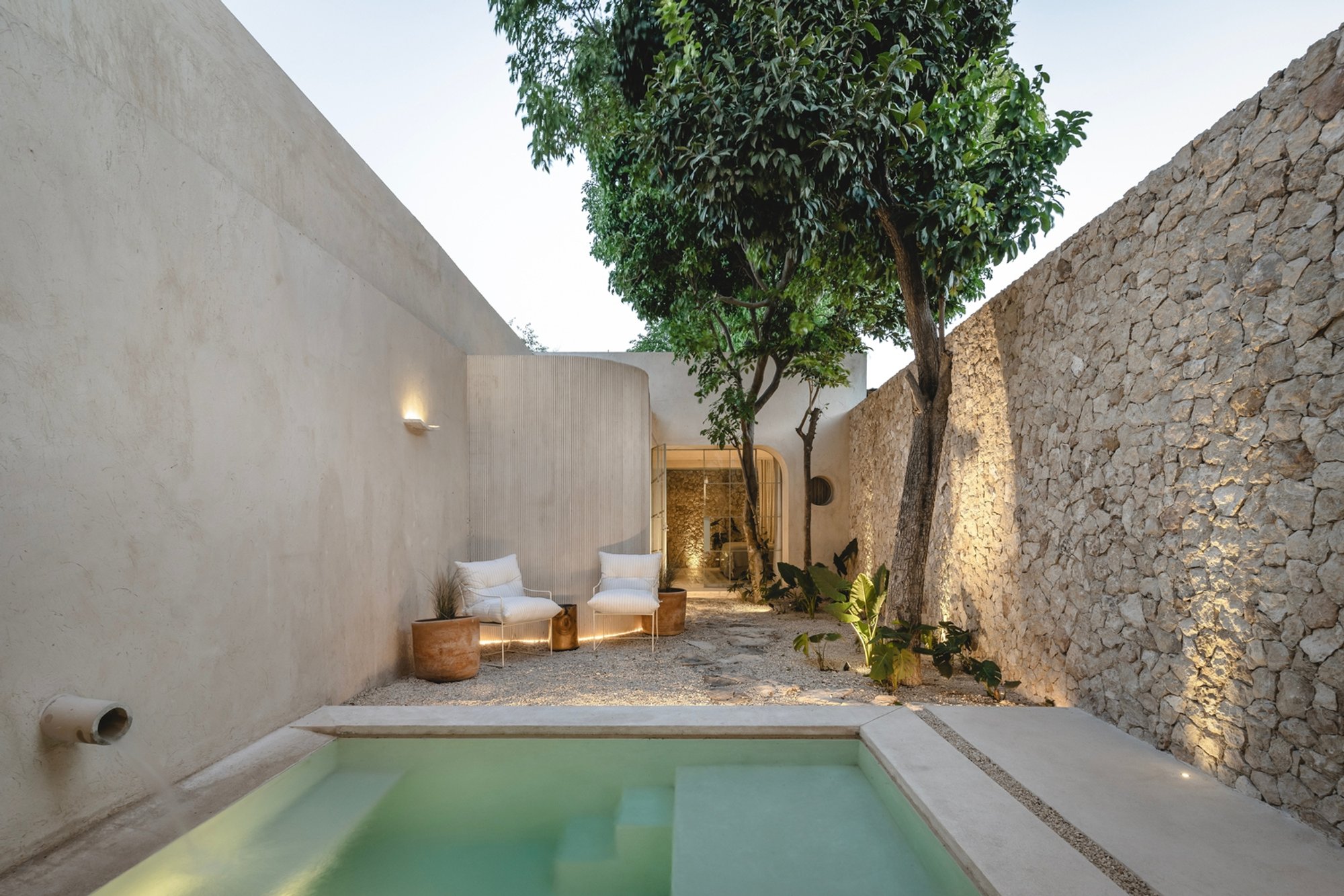 Vistalcielo House: Sustainable Restoration and Contemporary Architecture in Mérida