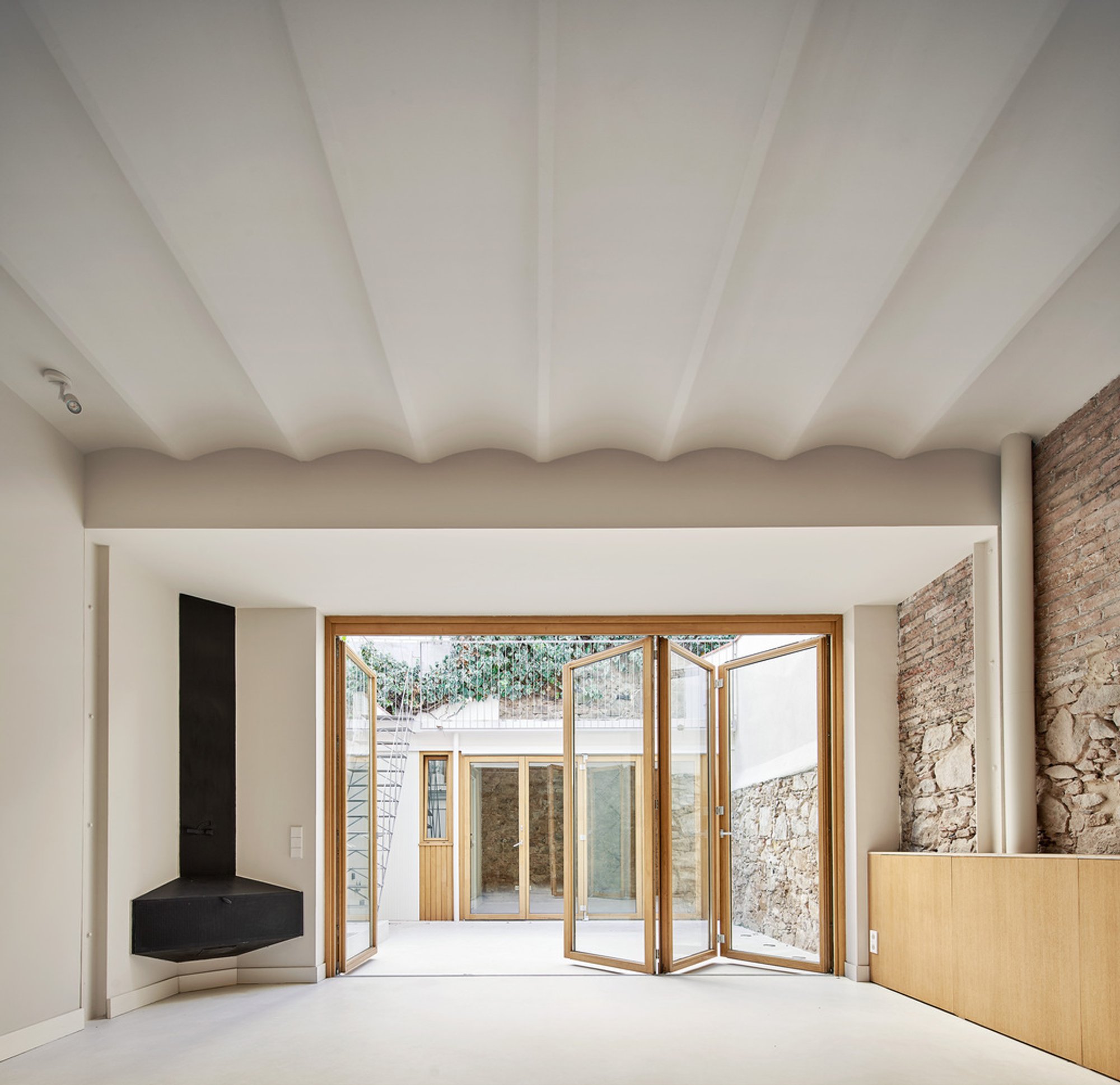 House Miquel by Septiembre Arquitectura – A Contemporary Renovation Rooted in History