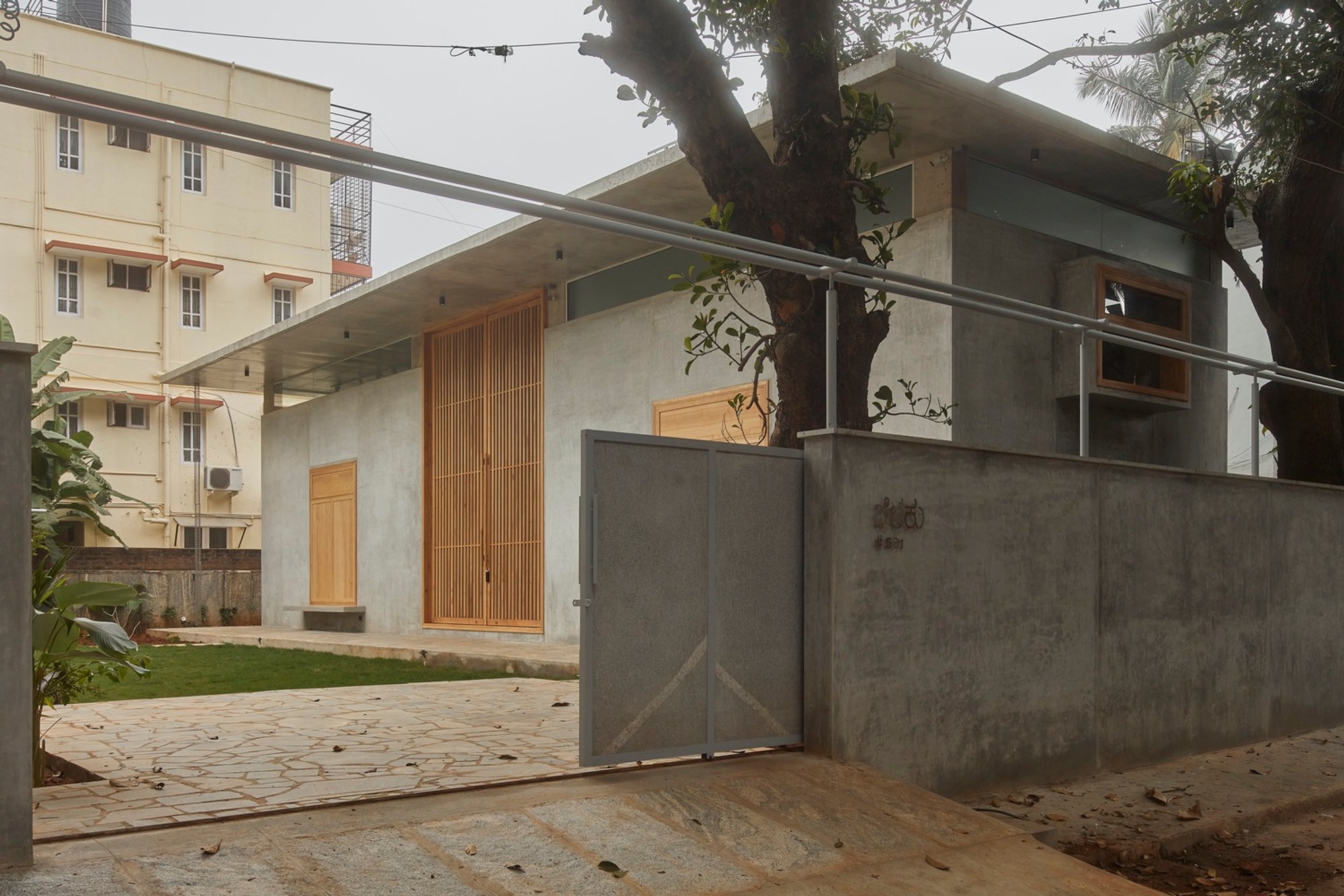 Cabin House by Taliesyn Design & Architecture – A Contemporary Retreat Immersed in Nature